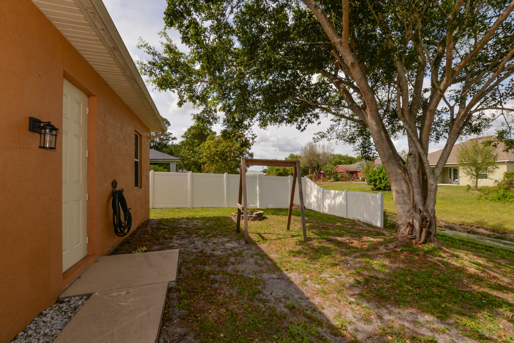 376 SW Kestor Drive