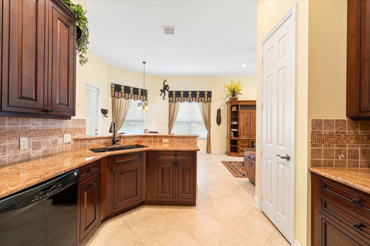 118 NW Lawton Road