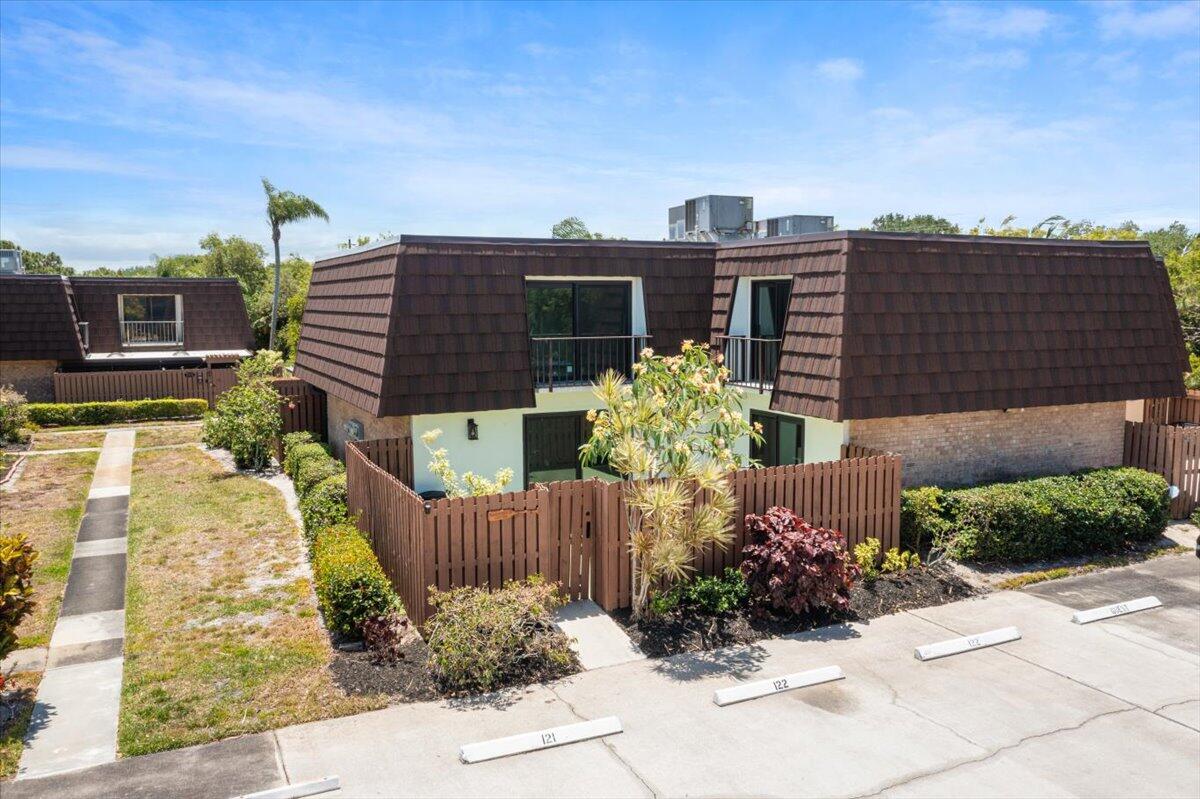 5656 SE Riverboat Drive