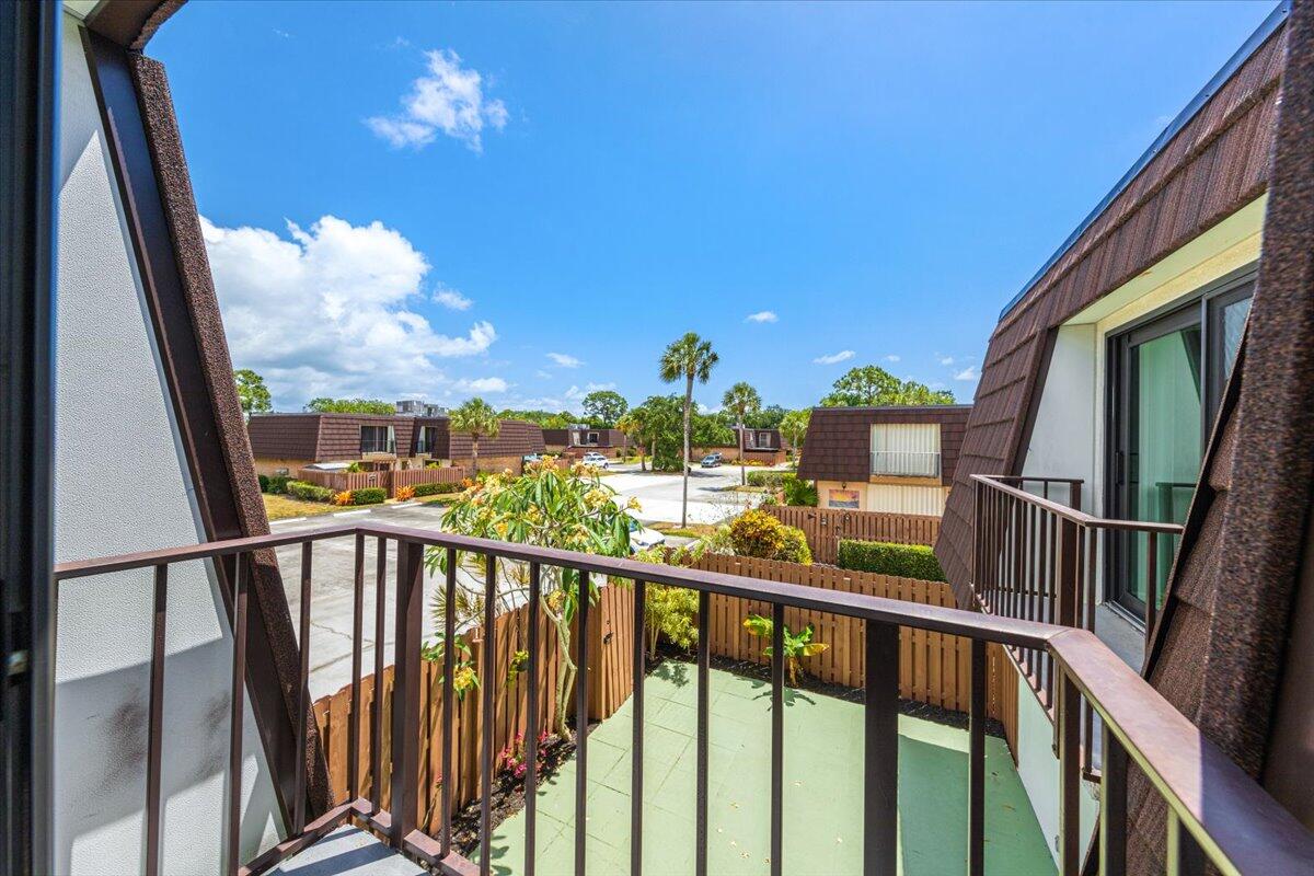 5656 SE Riverboat Drive