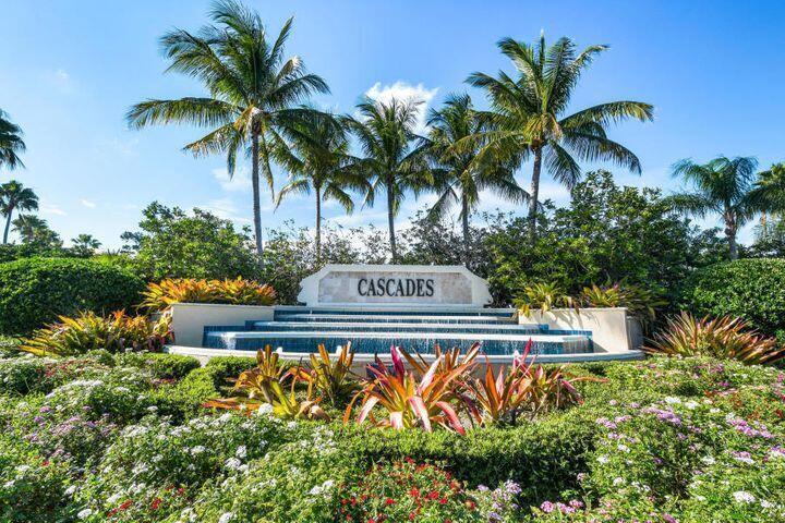 520 NW Blue Lake Drive