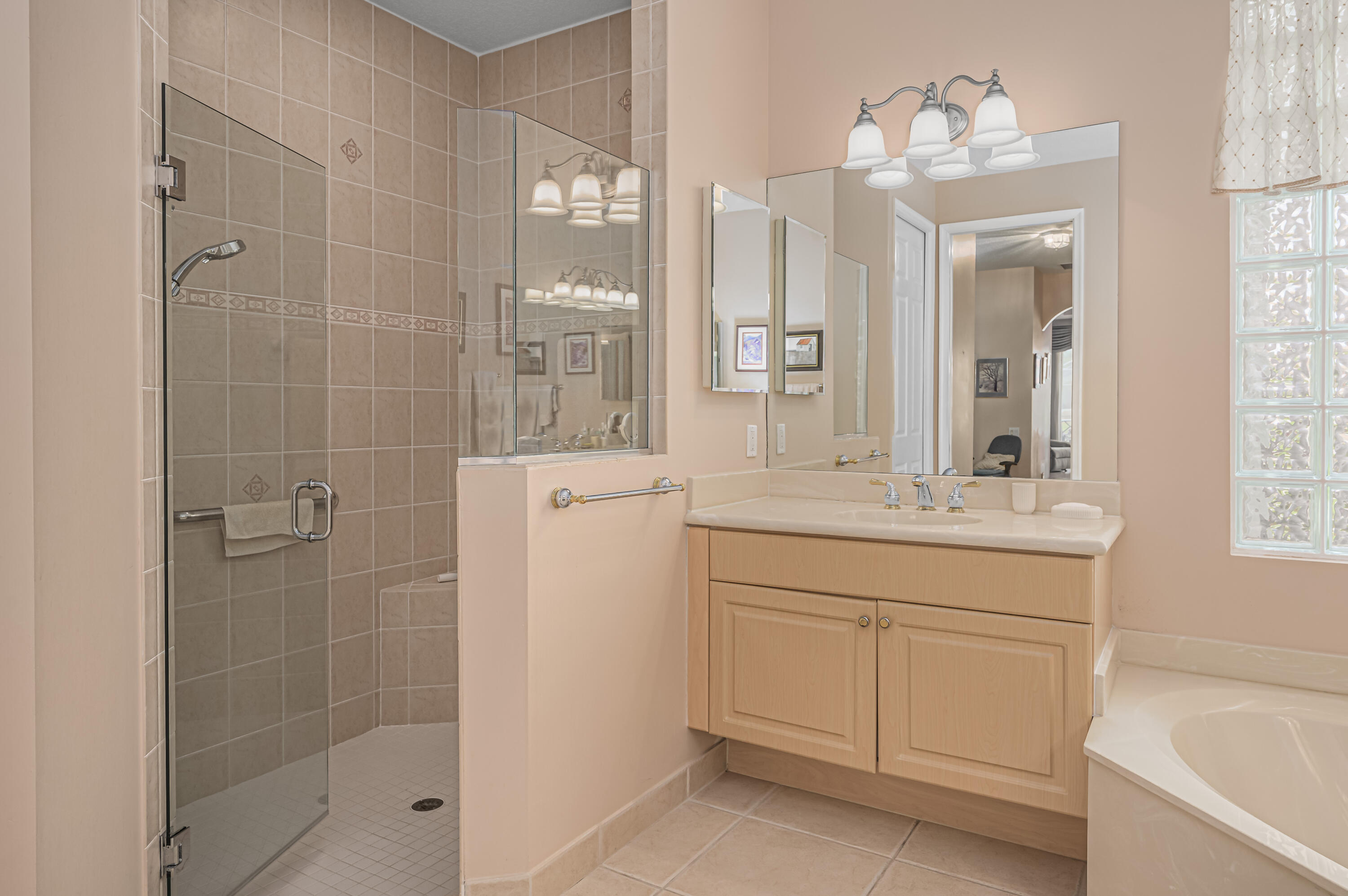 520 NW Blue Lake Drive