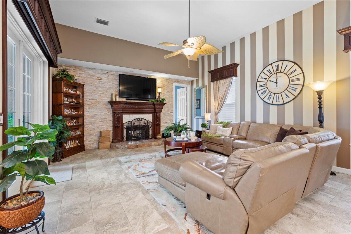 11124 Lands End Chase