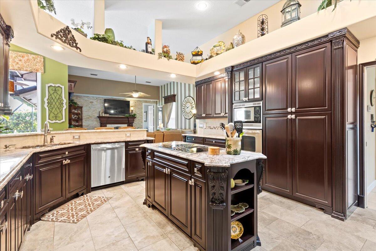 11124 Lands End Chase