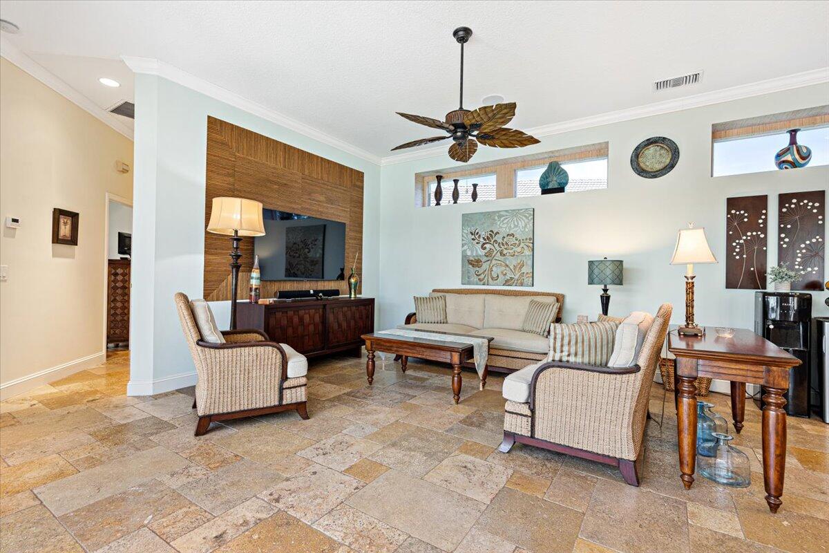 571 SW New Castle Cove