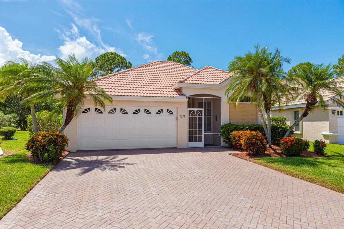 571 SW New Castle Cove