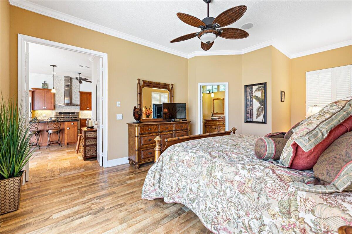 571 SW New Castle Cove