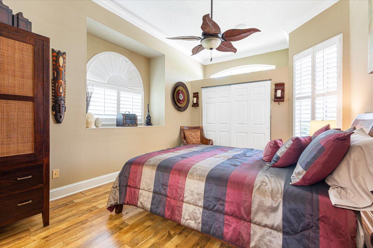 571 SW New Castle Cove