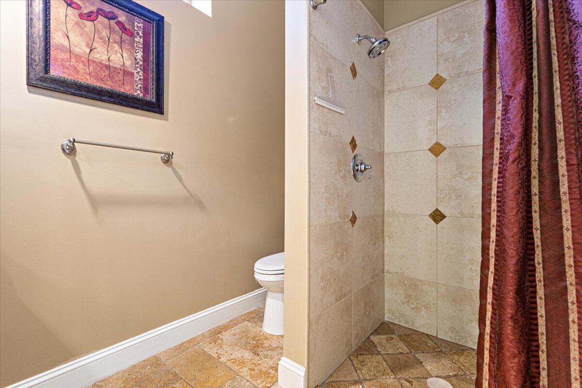 571 SW New Castle Cove
