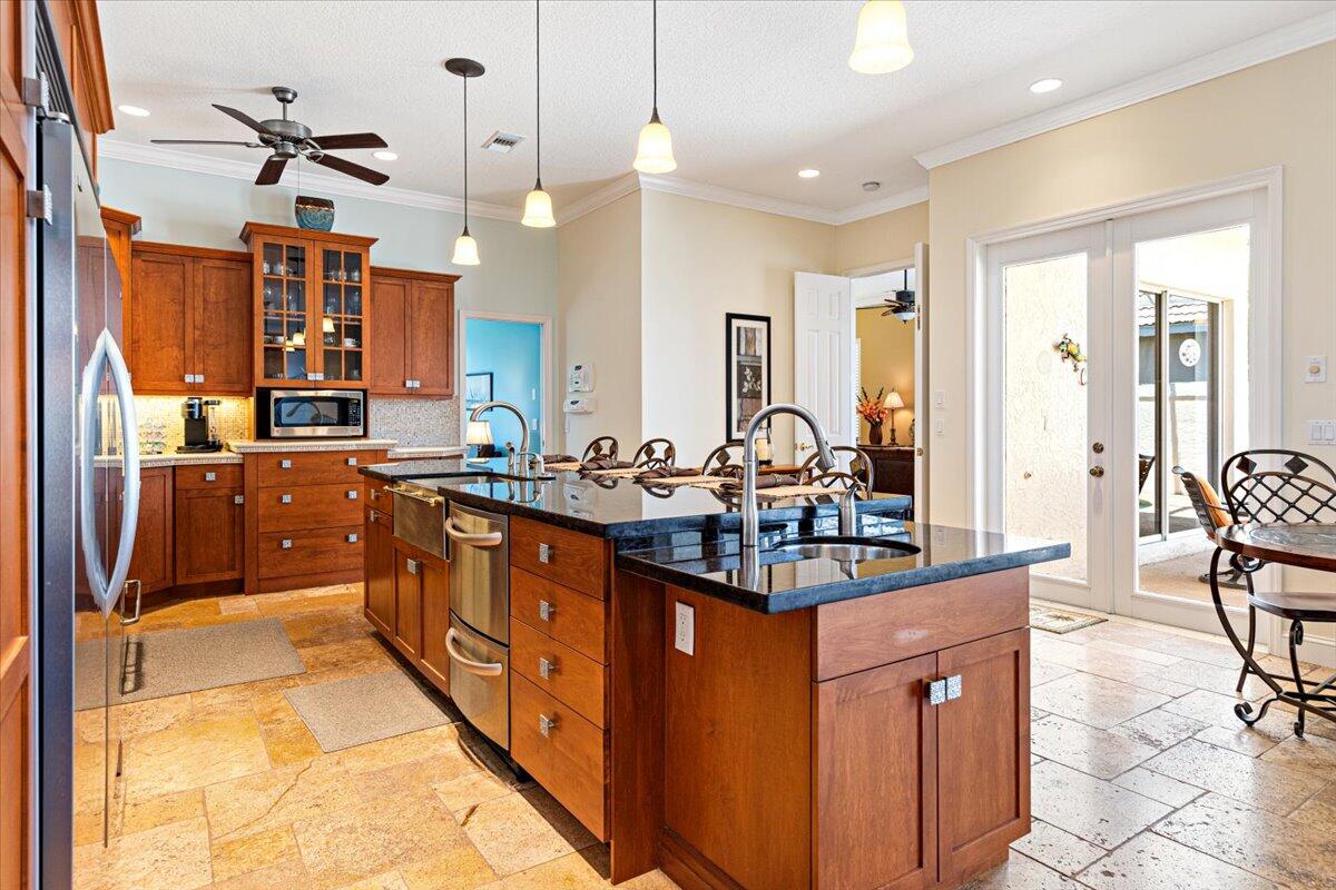 571 SW New Castle Cove