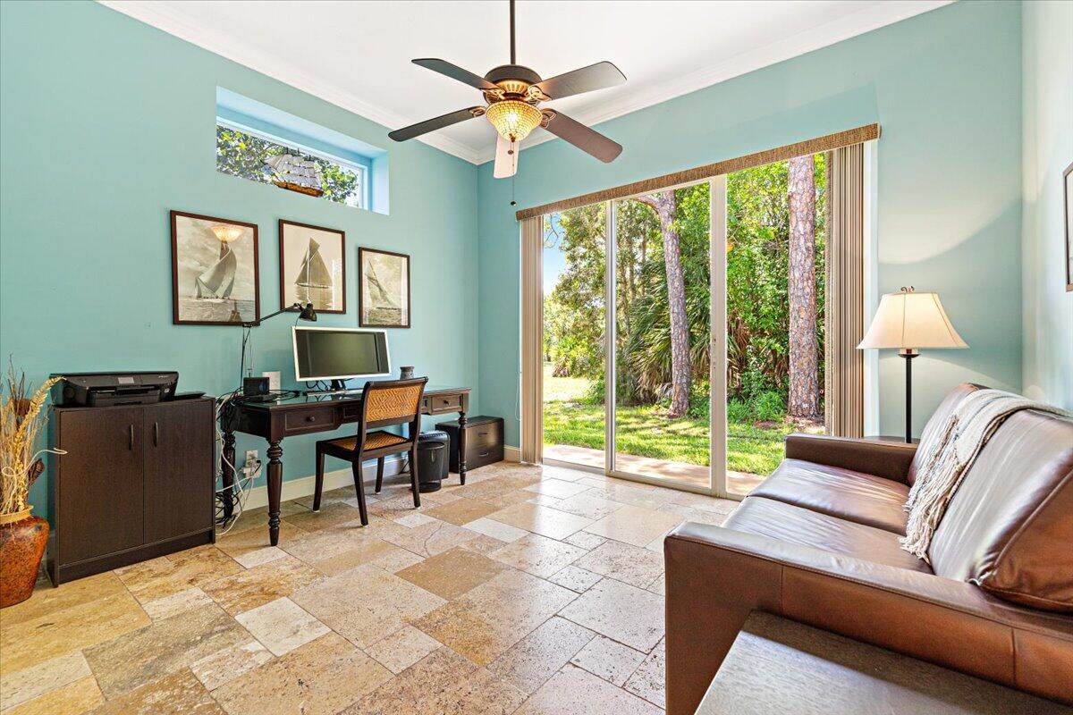 571 SW New Castle Cove