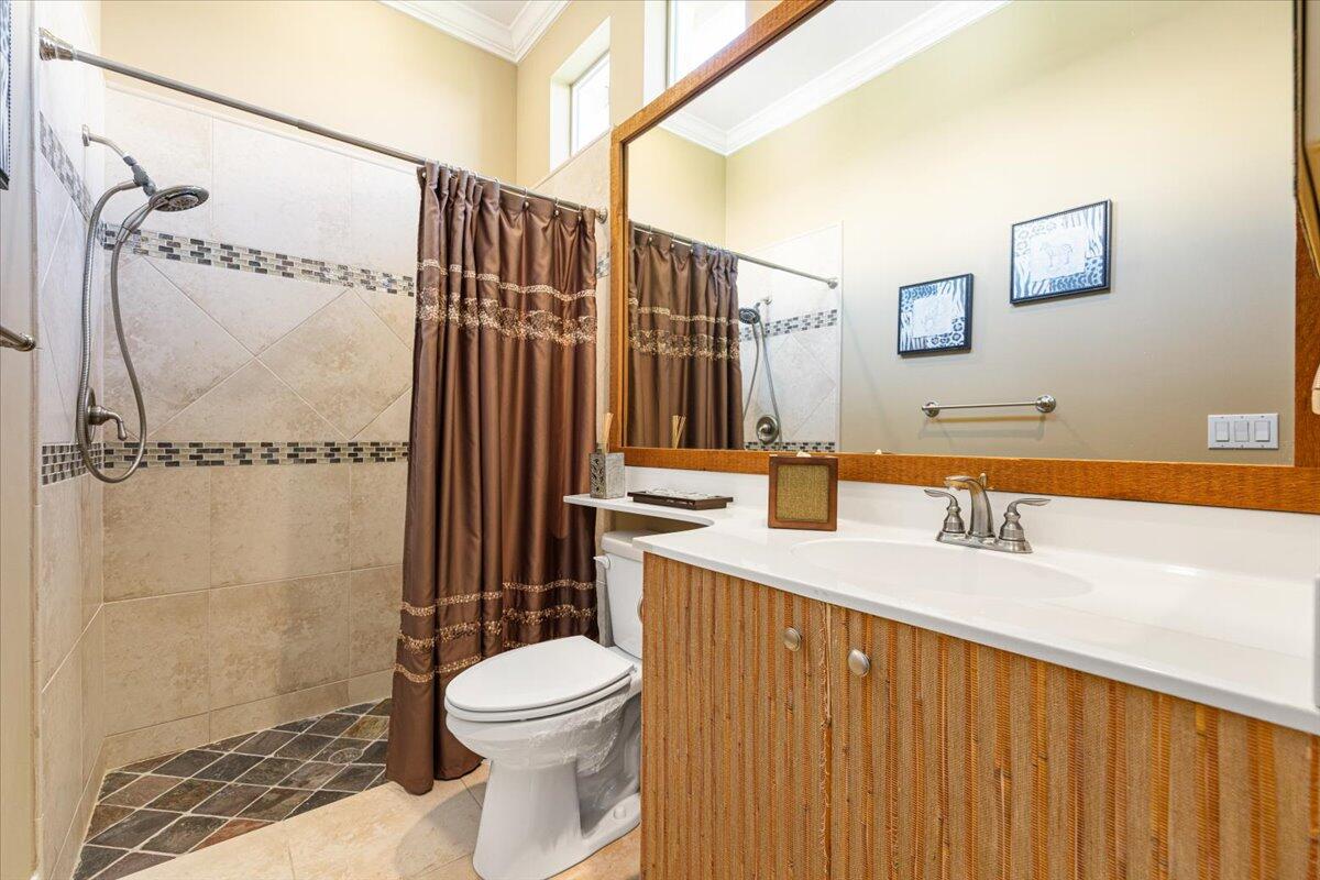 571 SW New Castle Cove
