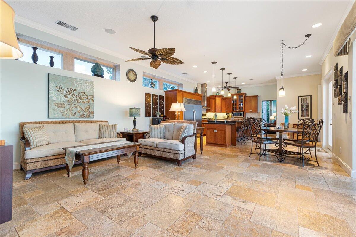 571 SW New Castle Cove