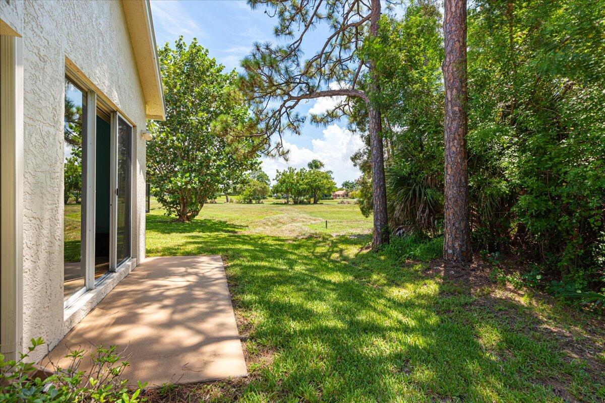 571 SW New Castle Cove