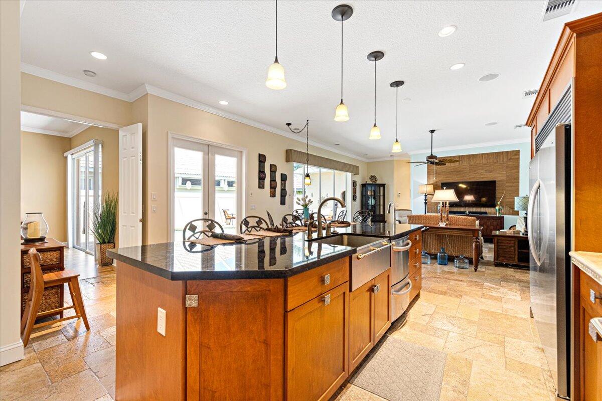 571 SW New Castle Cove
