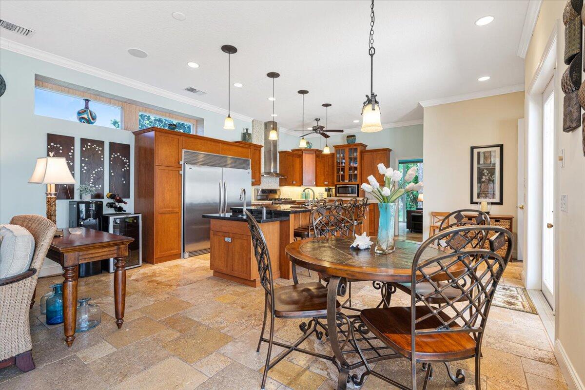 571 SW New Castle Cove