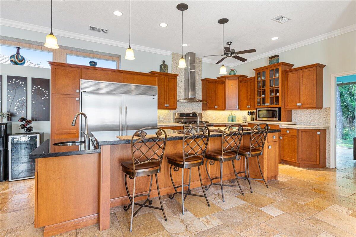571 SW New Castle Cove