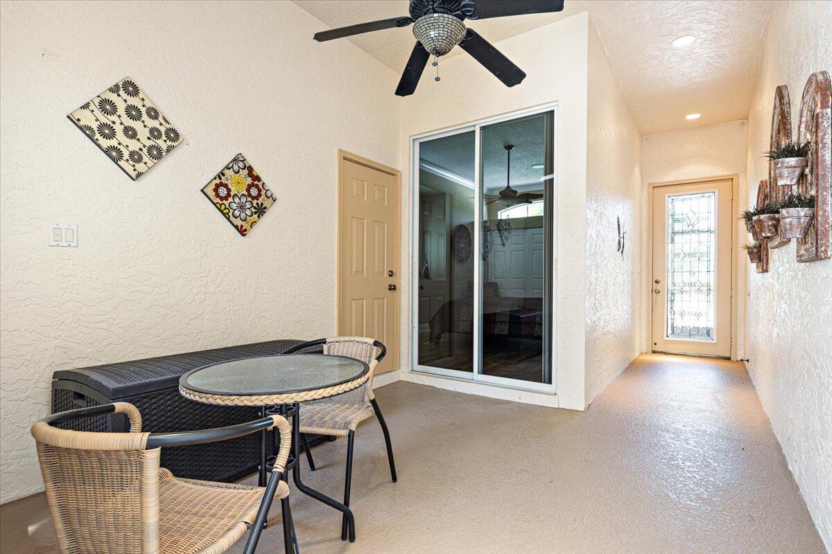 571 SW New Castle Cove
