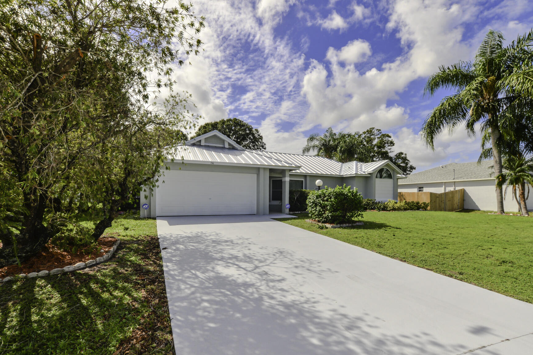 156 SW Glenwood Drive