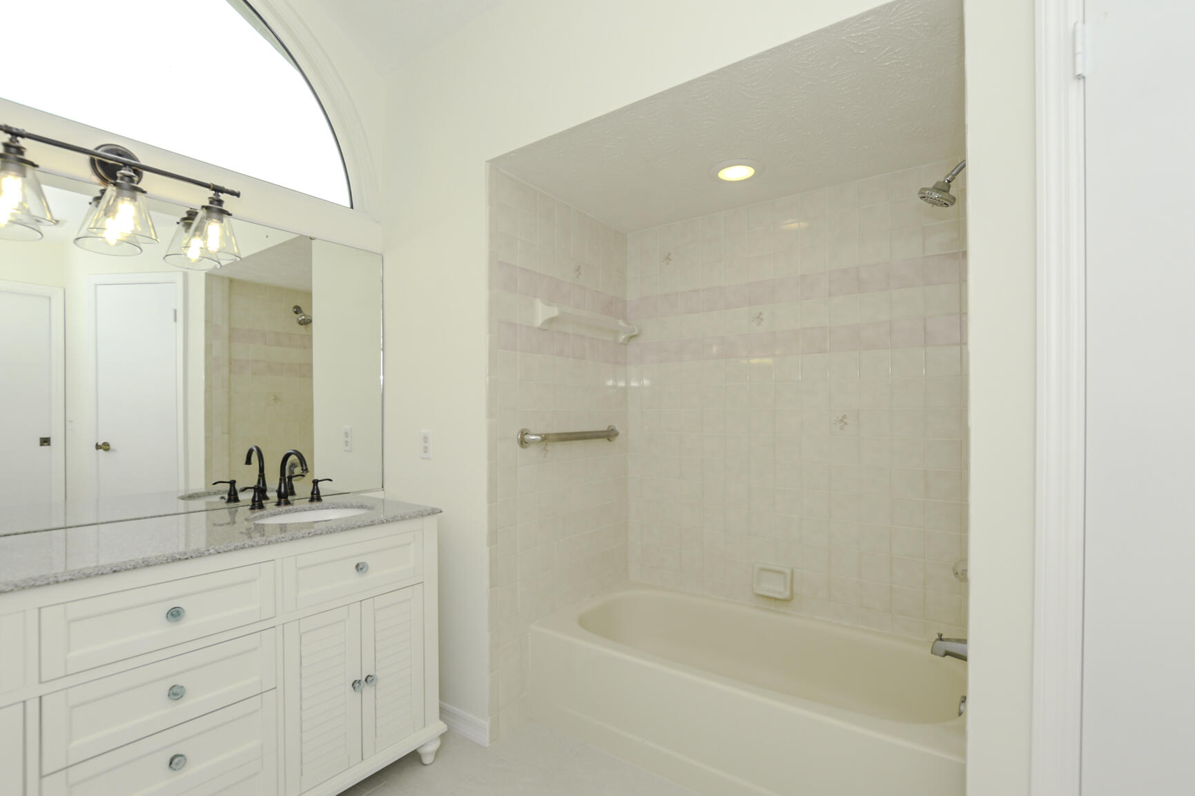 156 SW Glenwood Drive