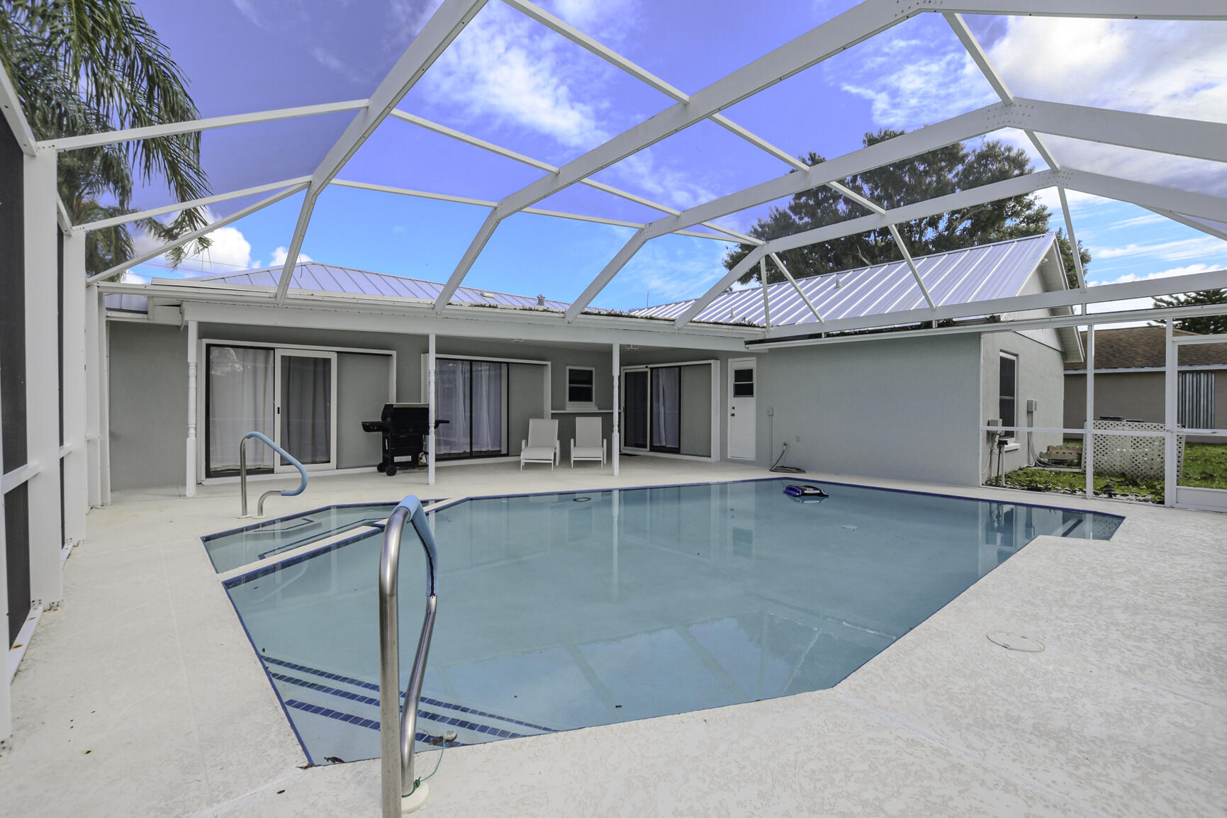 156 SW Glenwood Drive