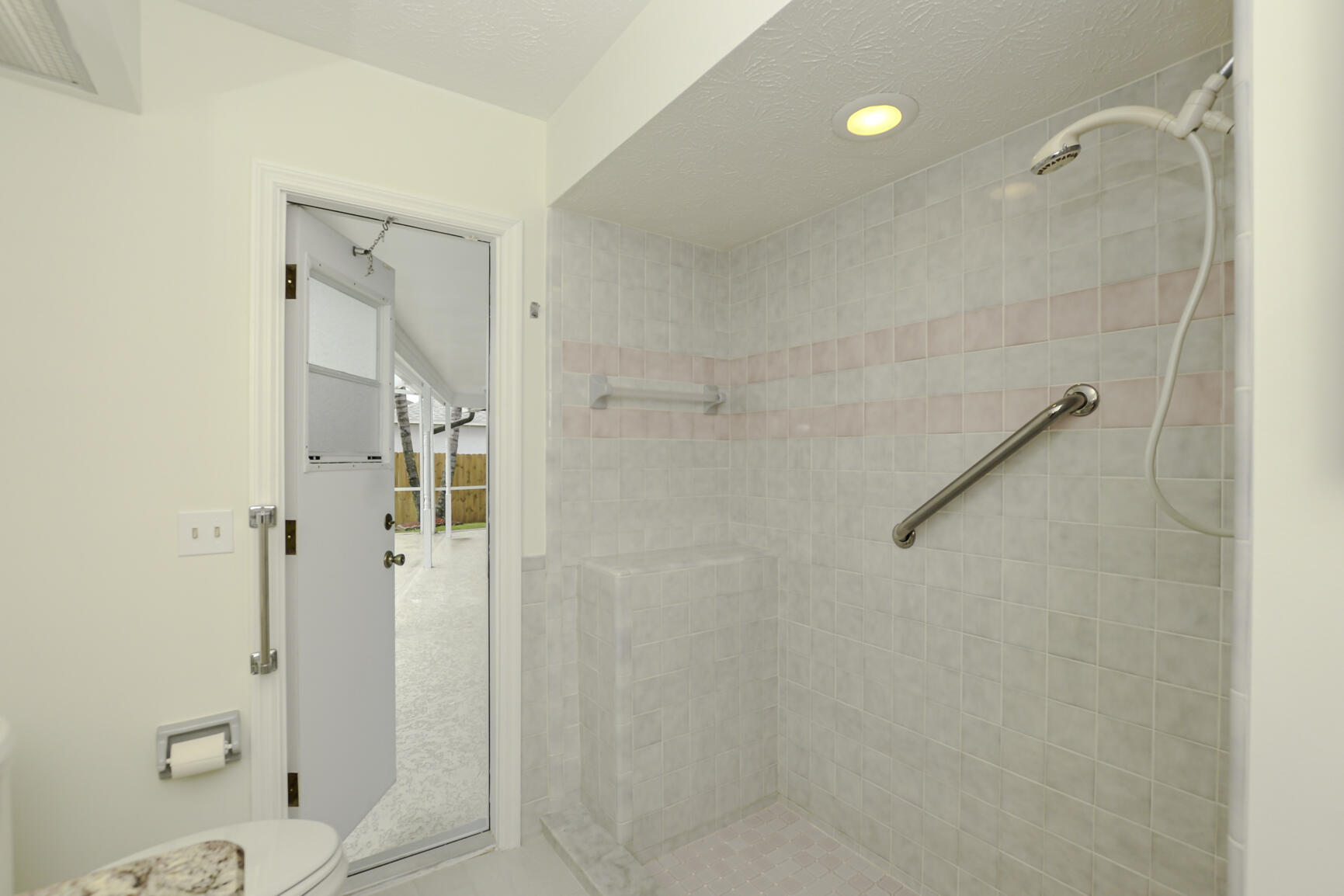 156 SW Glenwood Drive