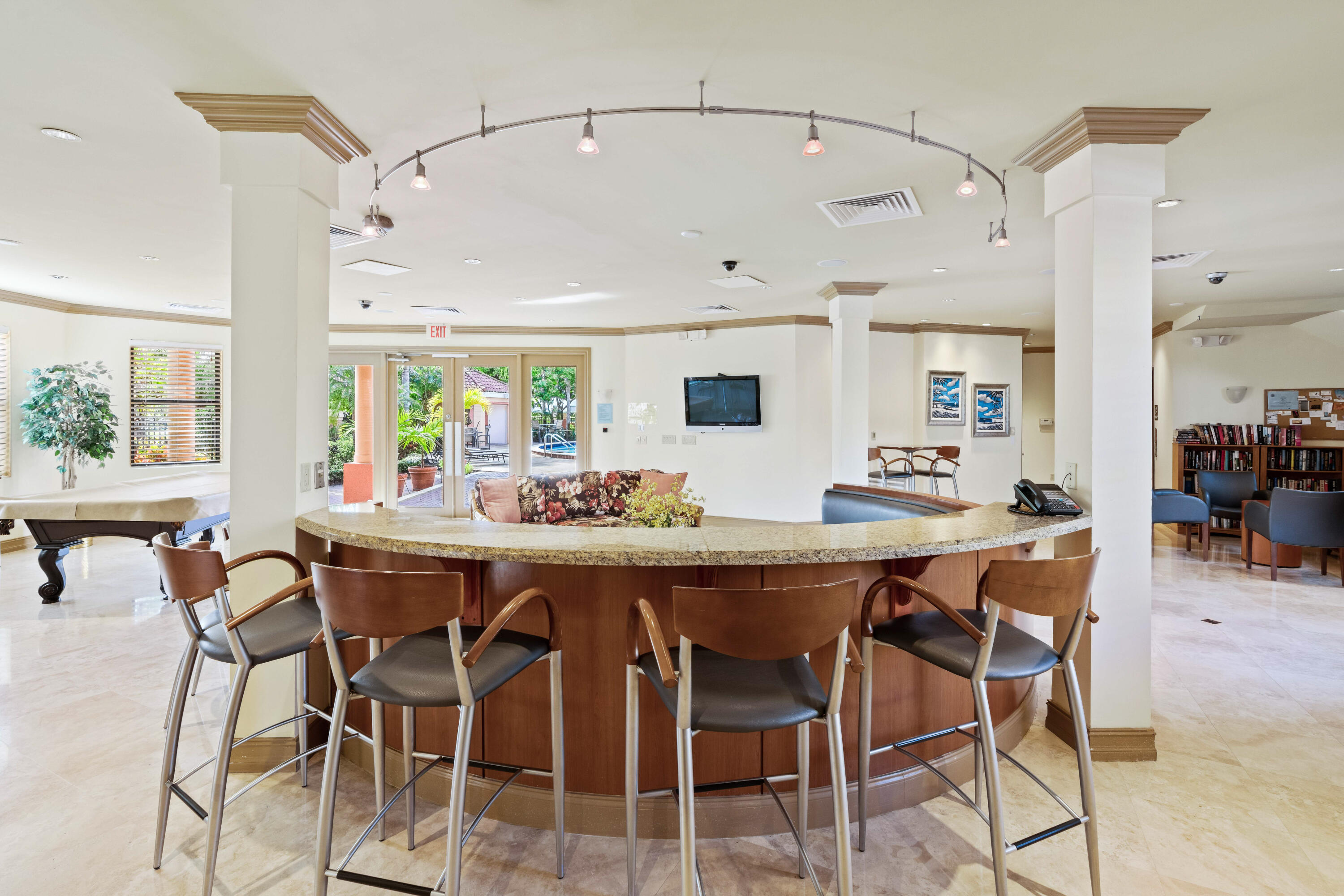 5 Uno Lago Drive