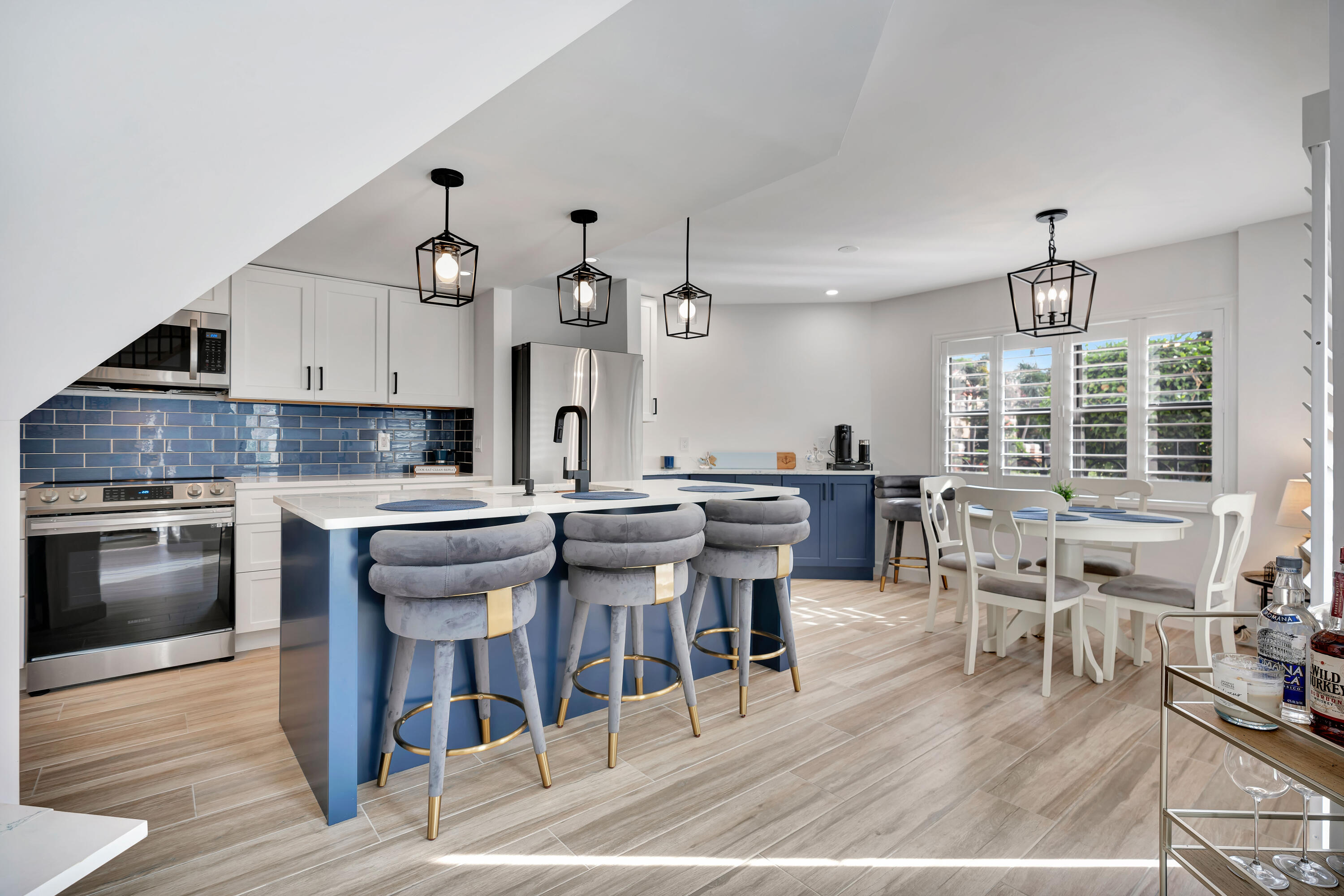 5 Uno Lago Drive