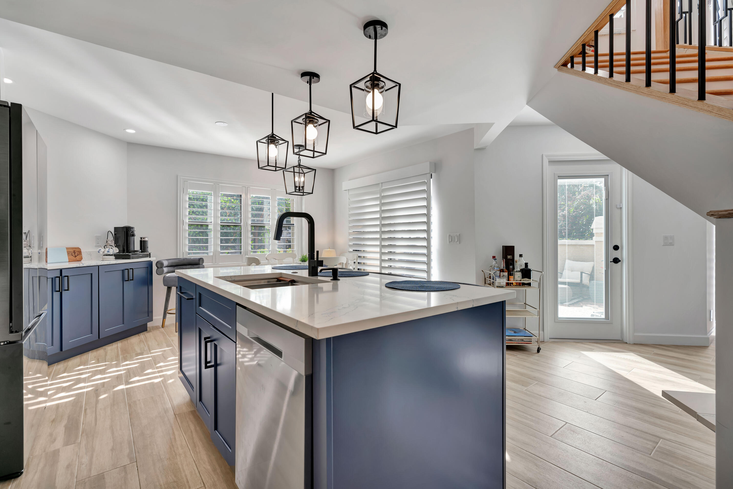 5 Uno Lago Drive