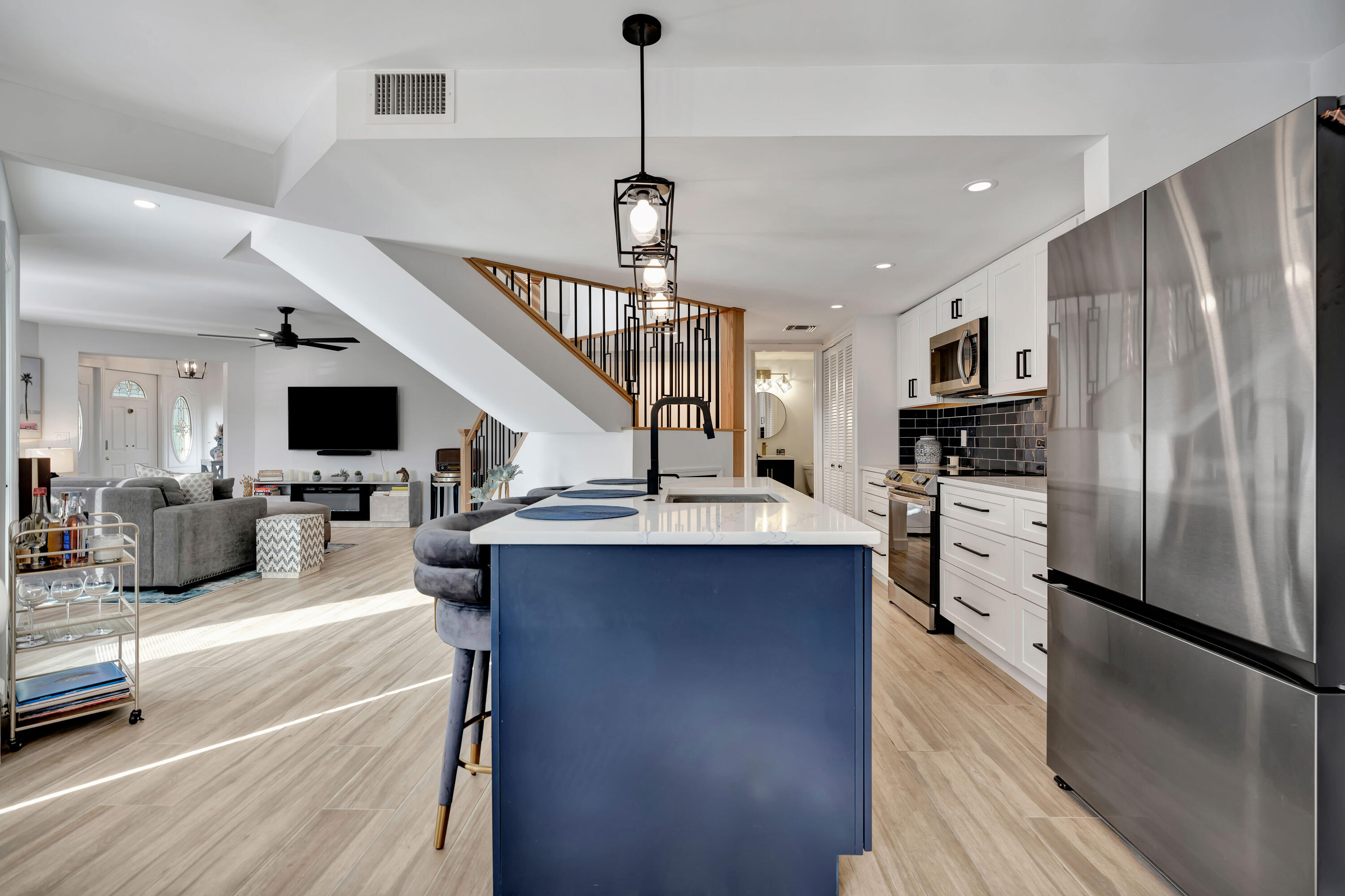 5 Uno Lago Drive