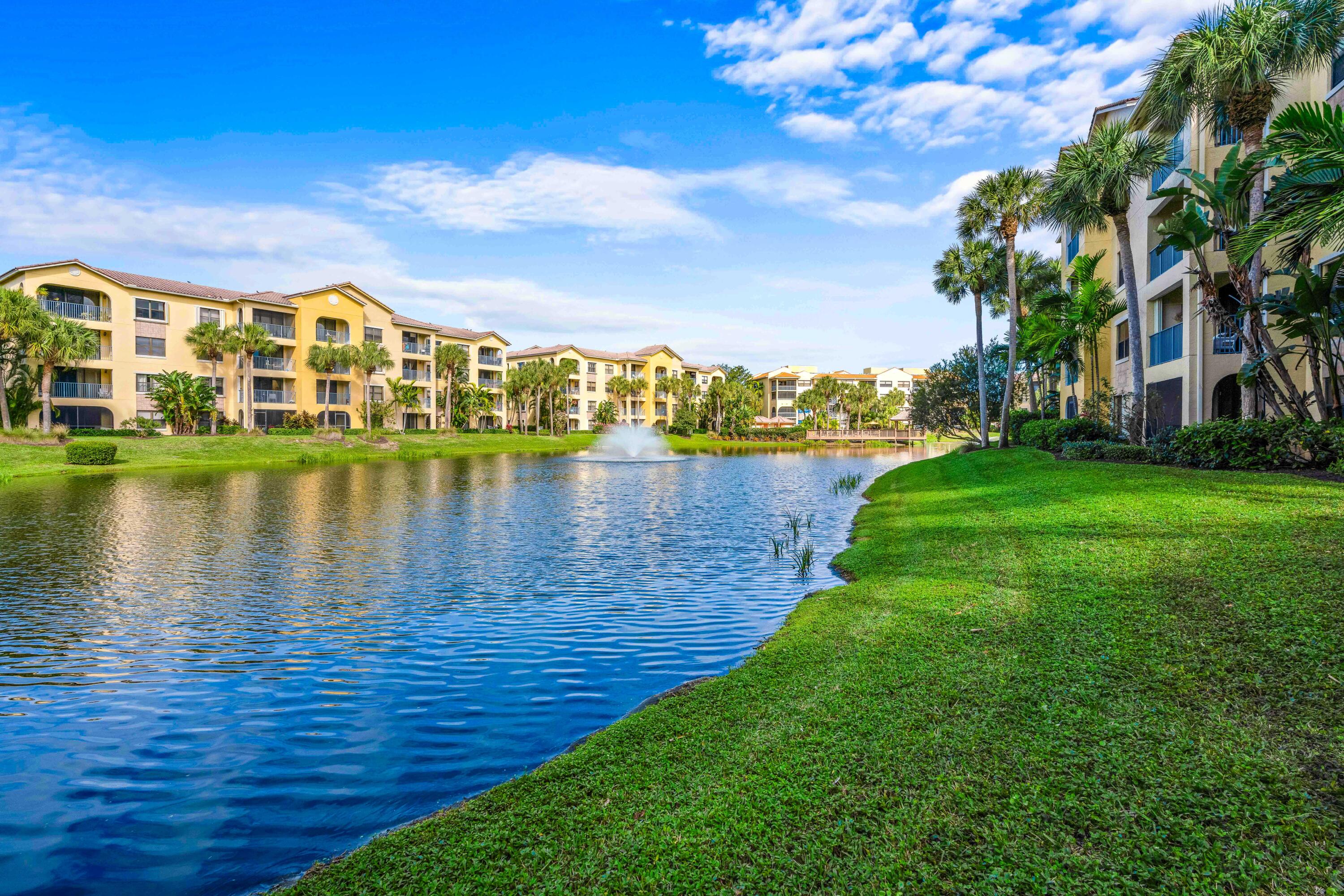 5 Uno Lago Drive