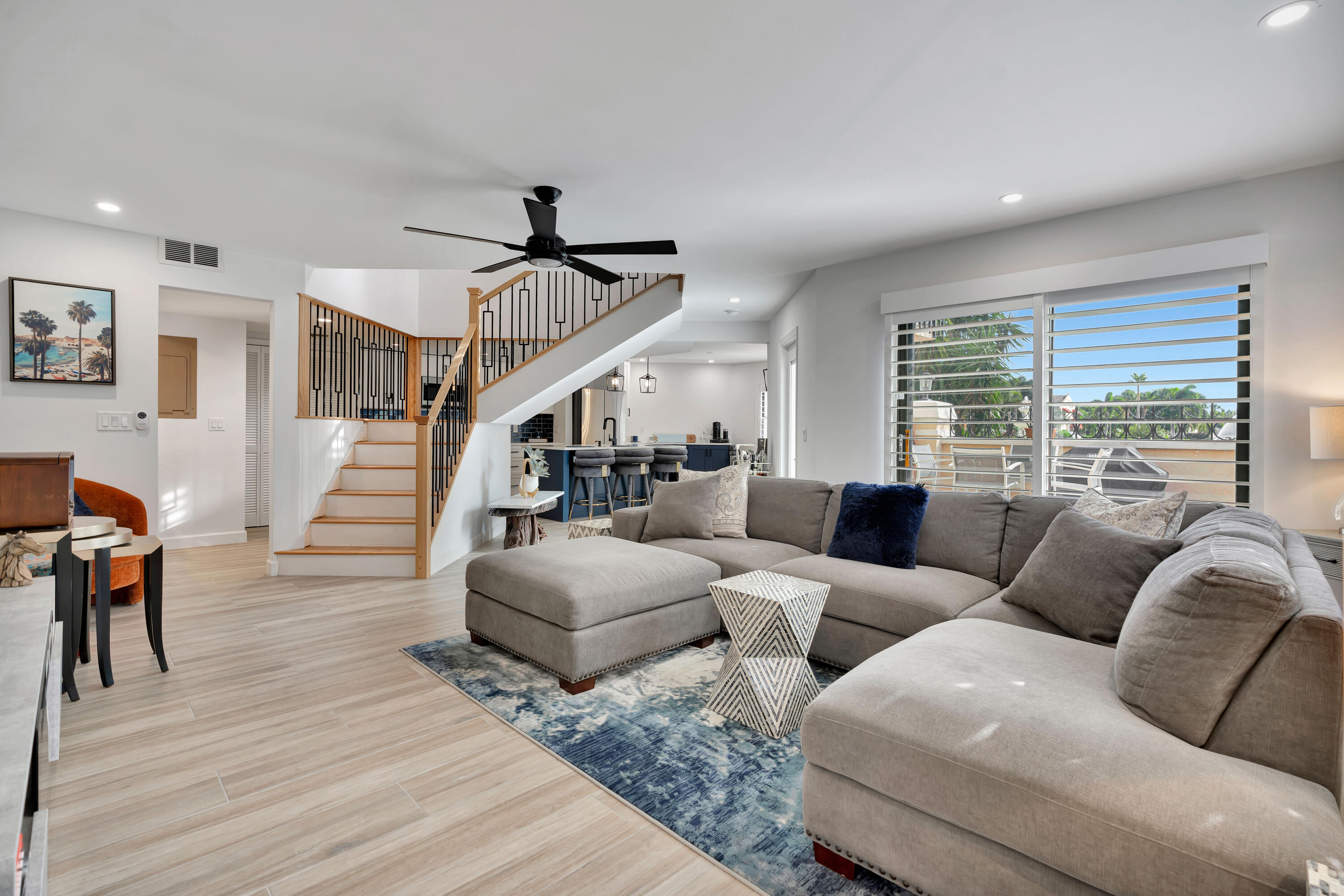 5 Uno Lago Drive