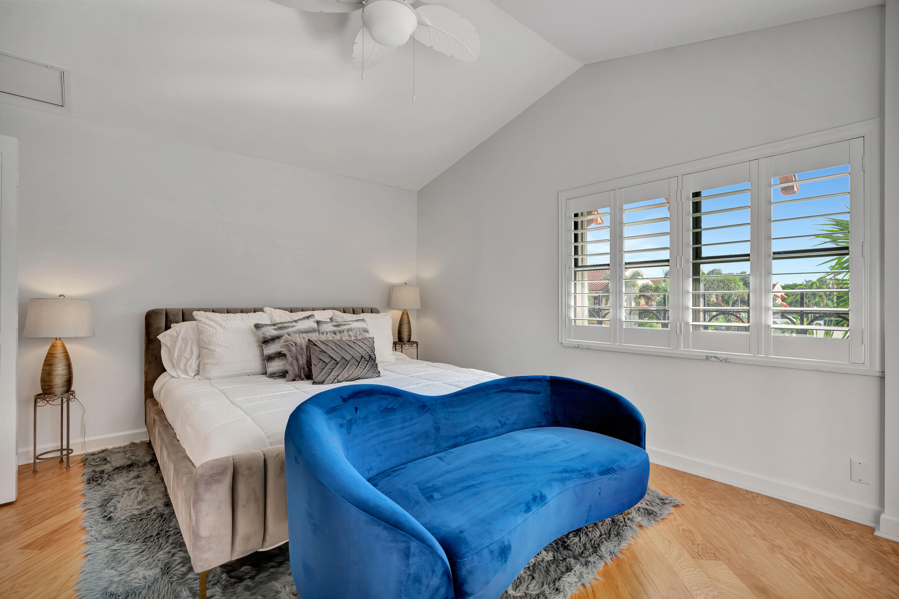 5 Uno Lago Drive