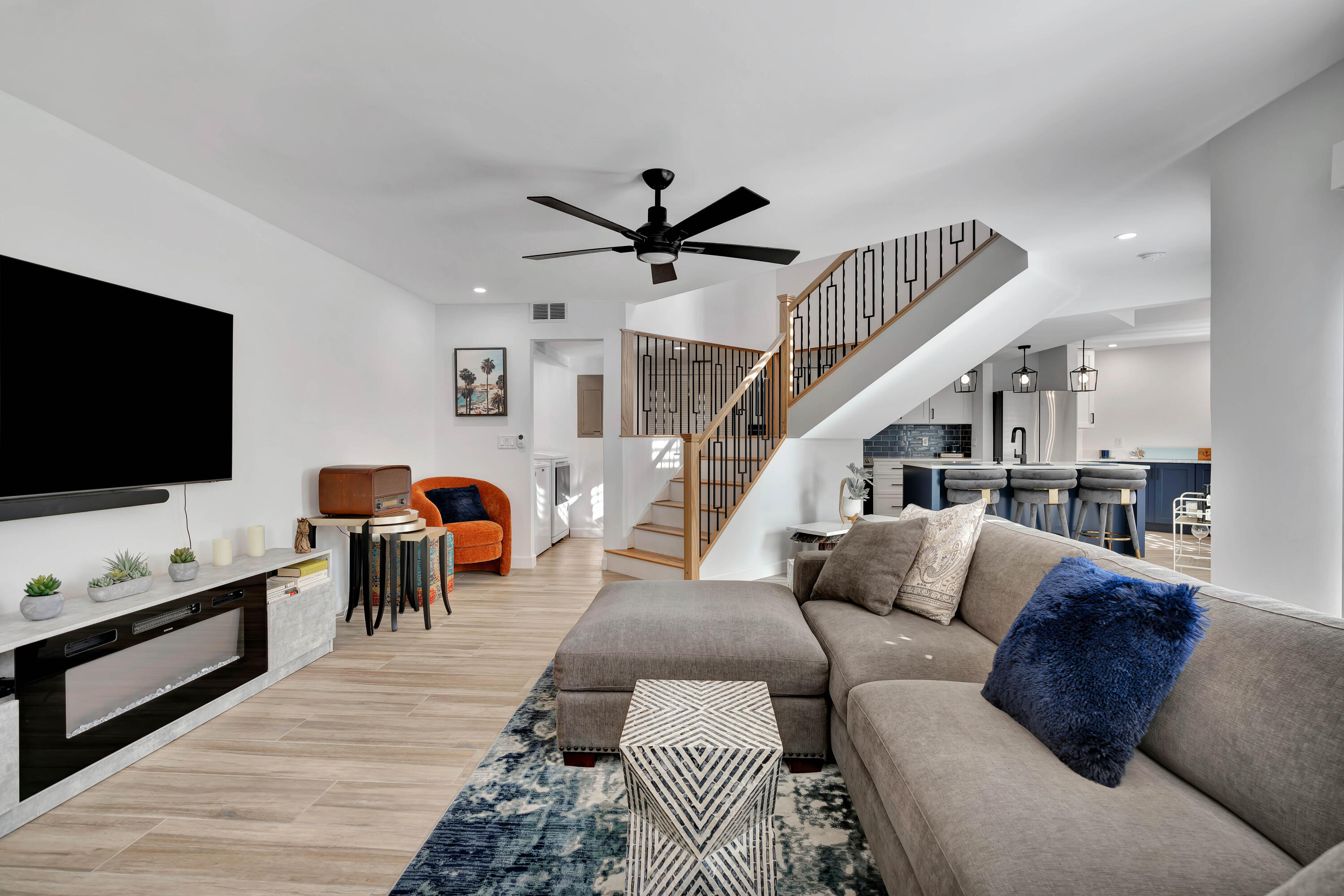 5 Uno Lago Drive