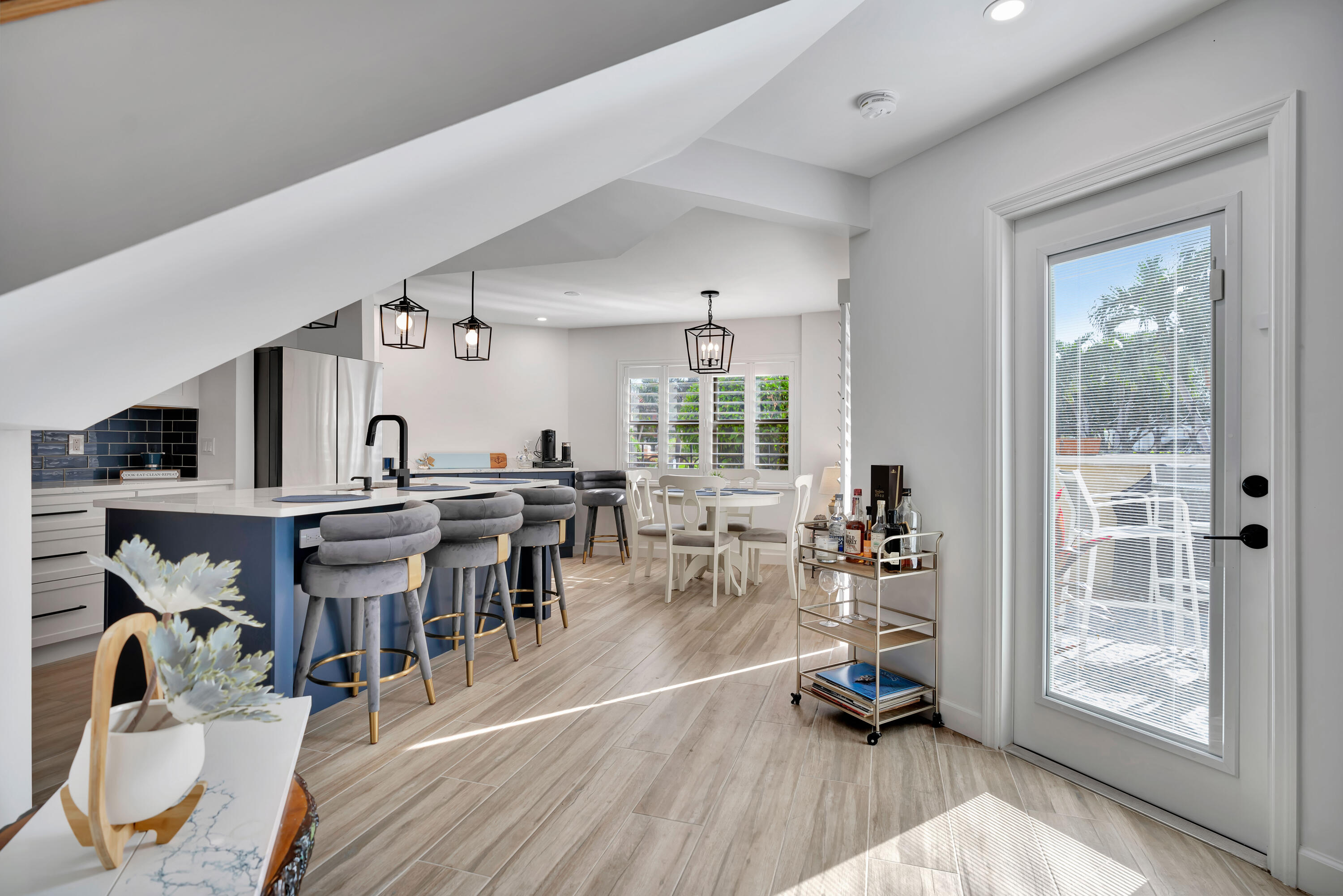 5 Uno Lago Drive