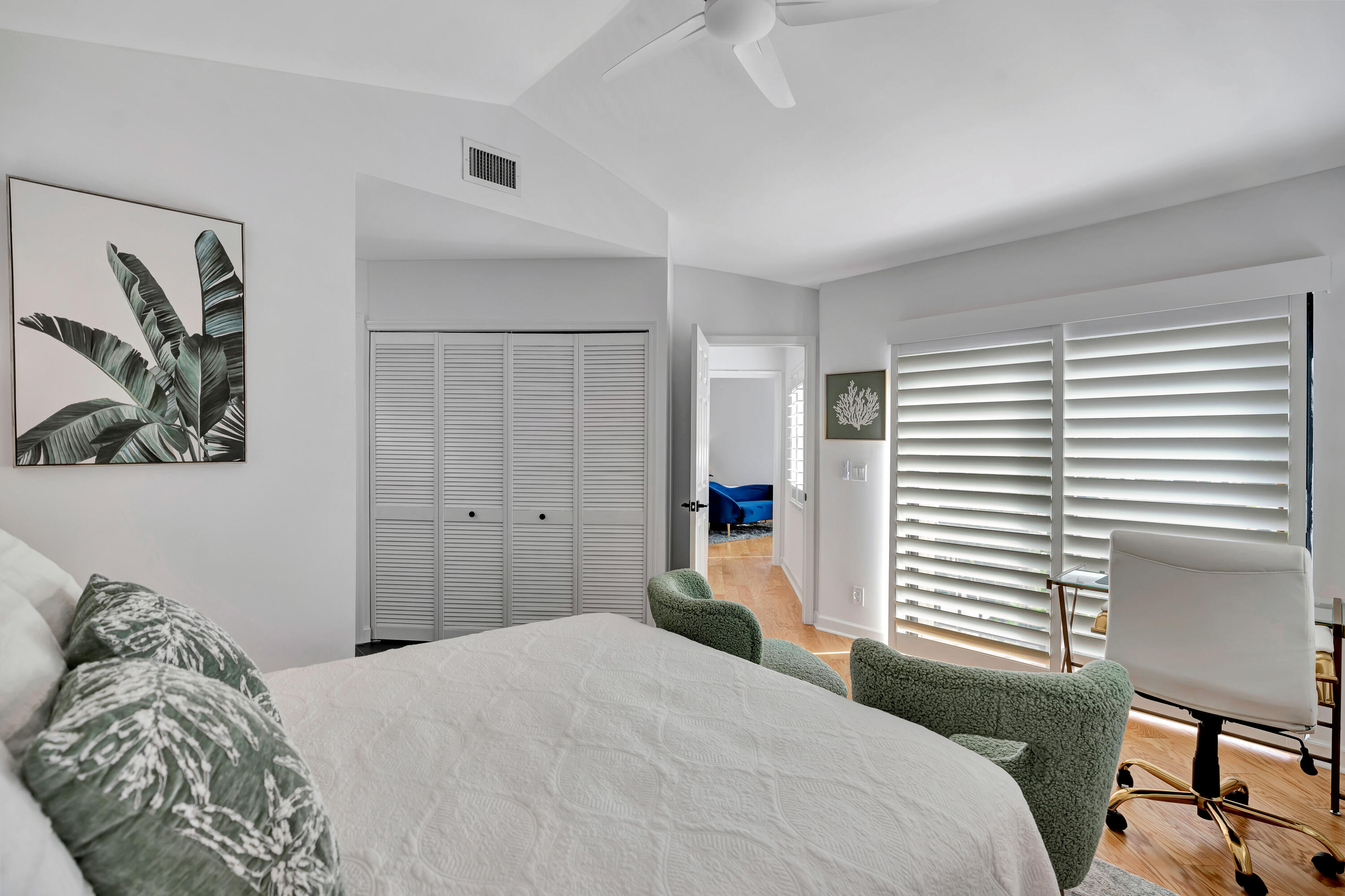 5 Uno Lago Drive
