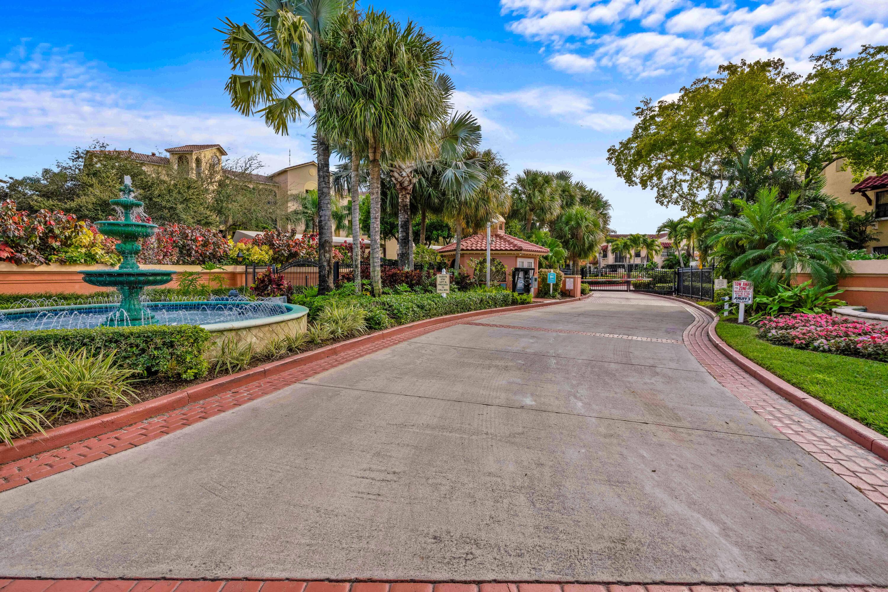 5 Uno Lago Drive
