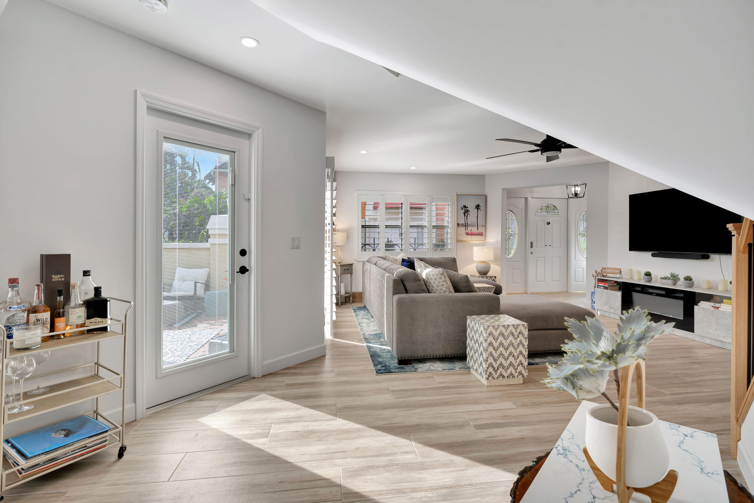 5 Uno Lago Drive