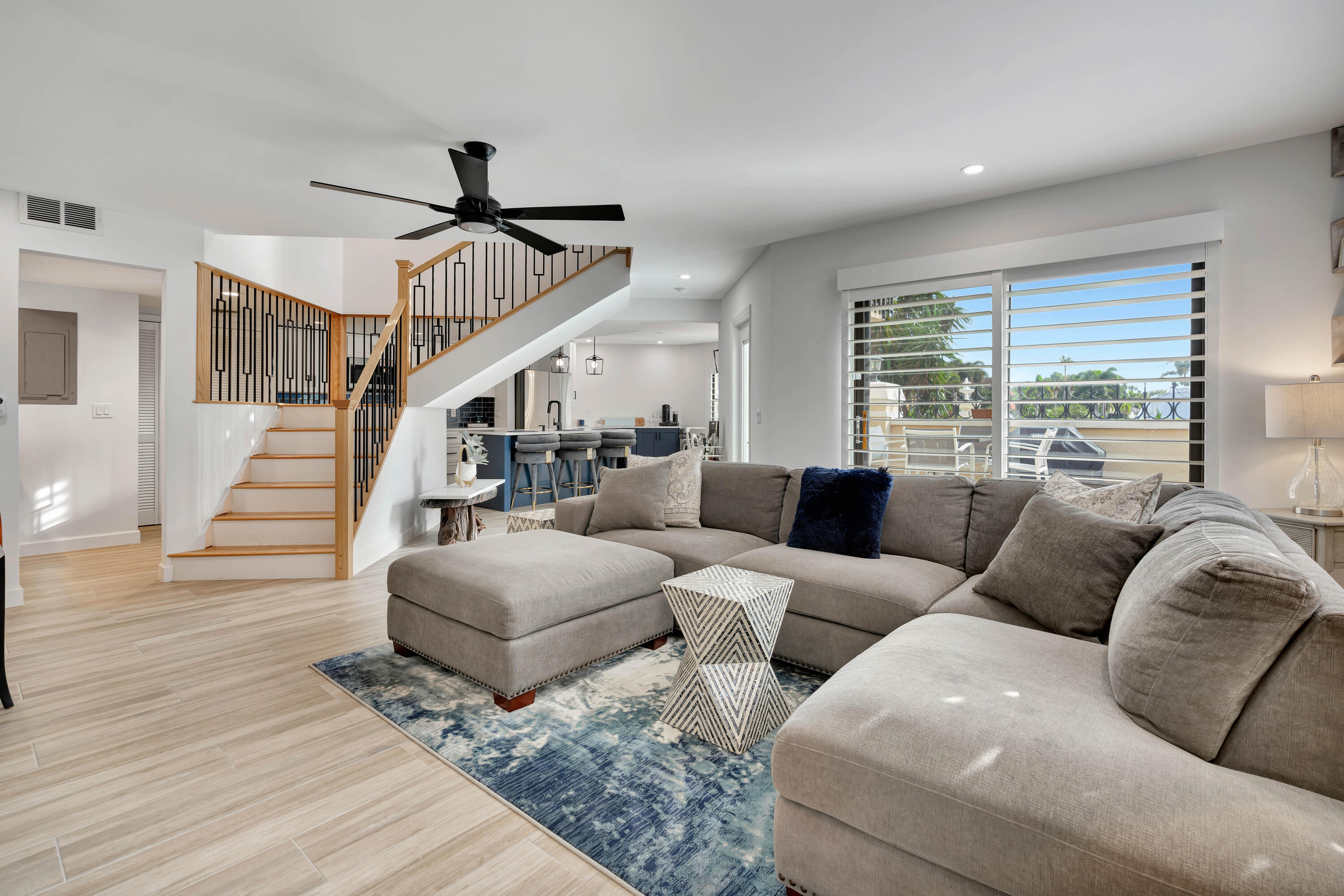 5 Uno Lago Drive
