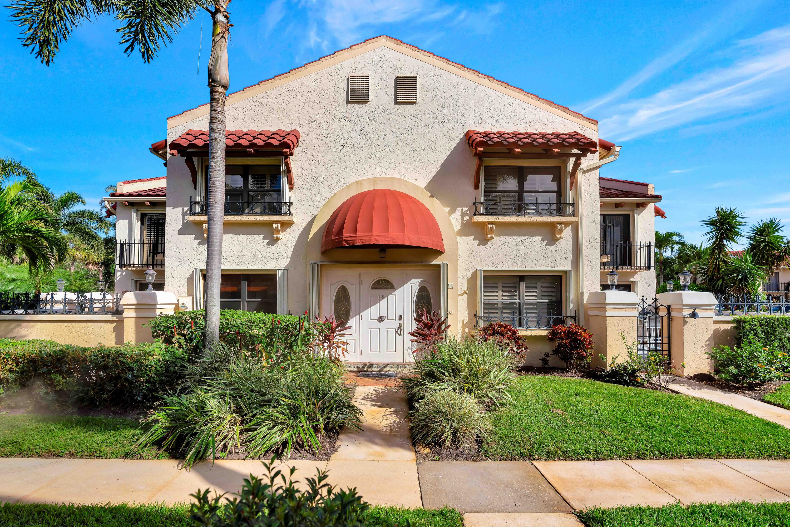 5 Uno Lago Drive
