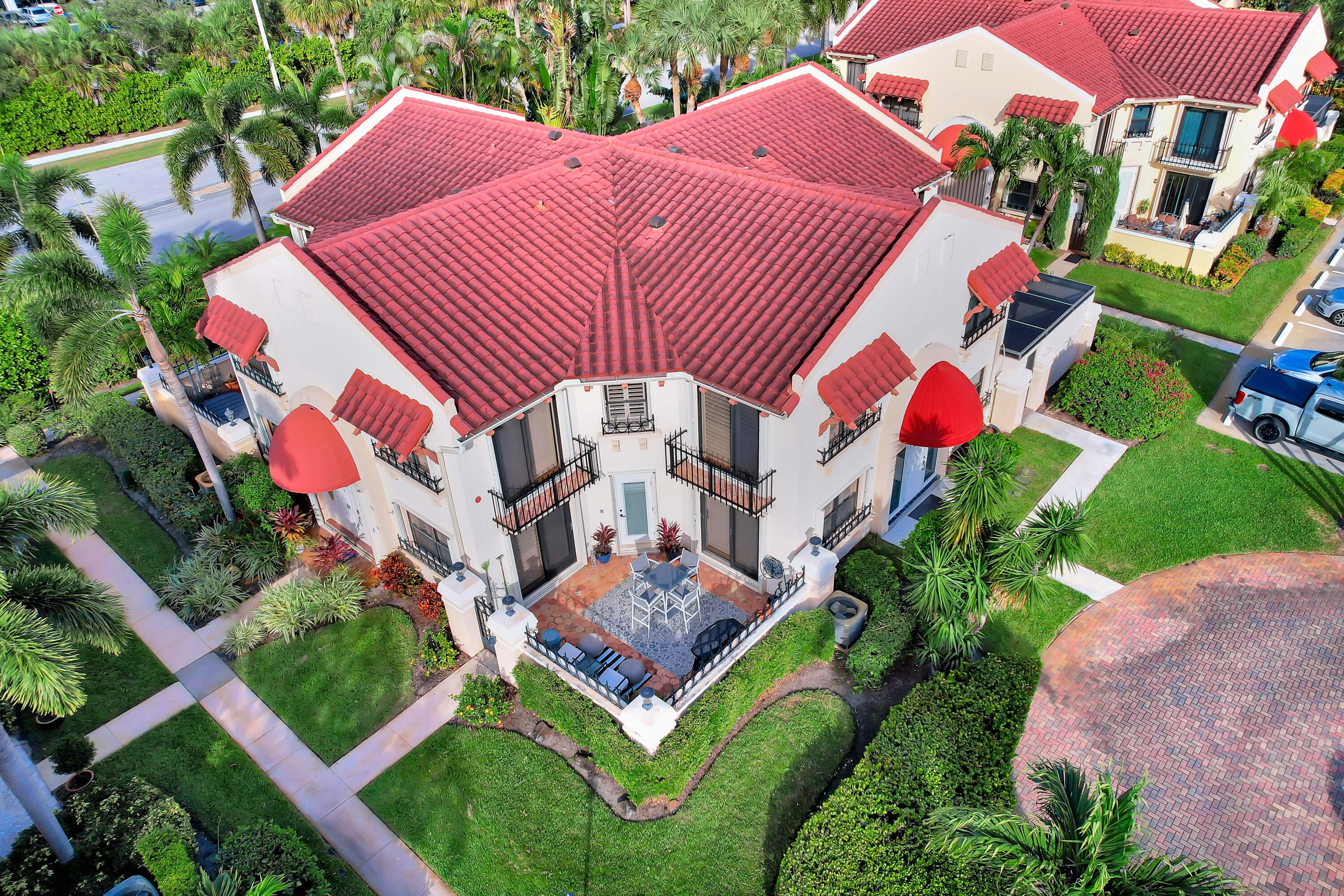 5 Uno Lago Drive