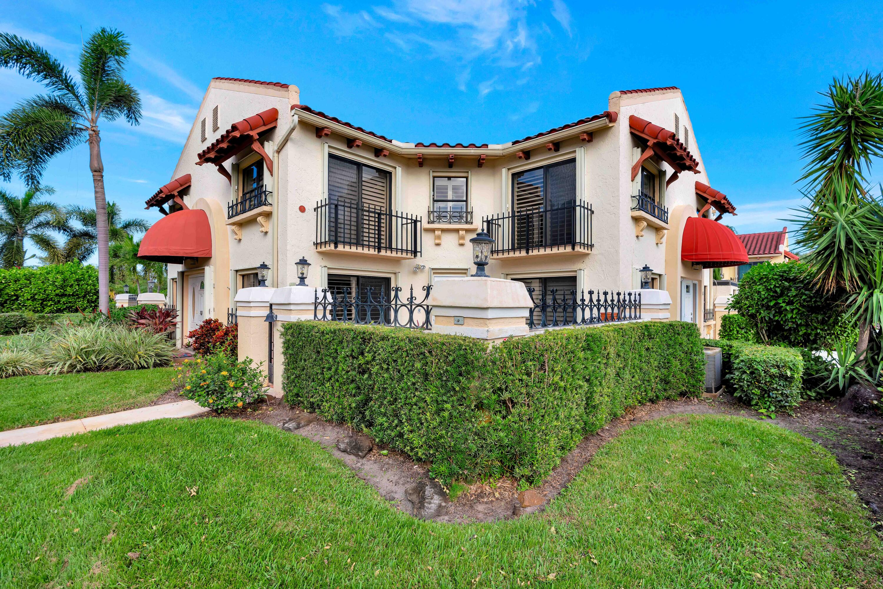 5 Uno Lago Drive