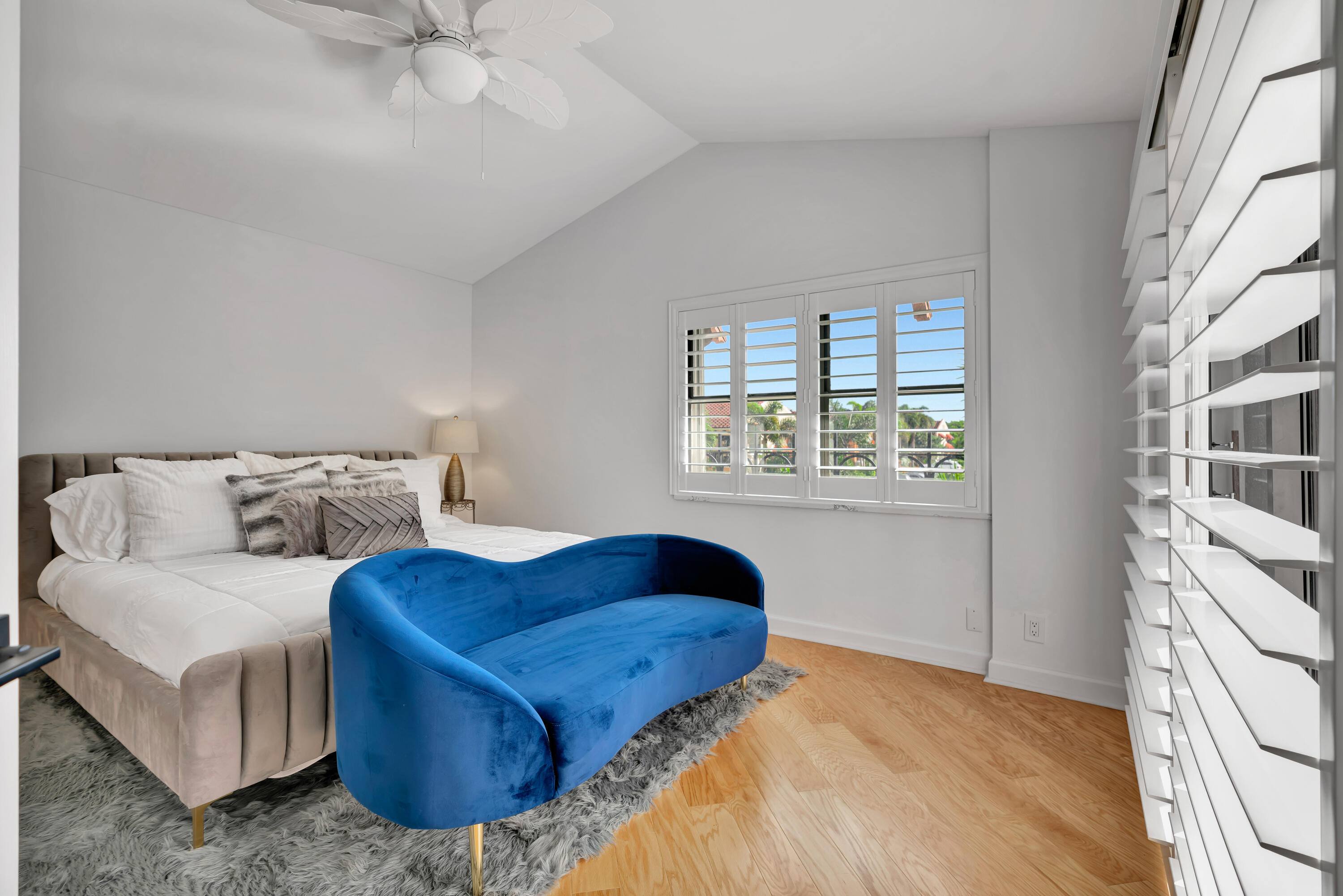 5 Uno Lago Drive