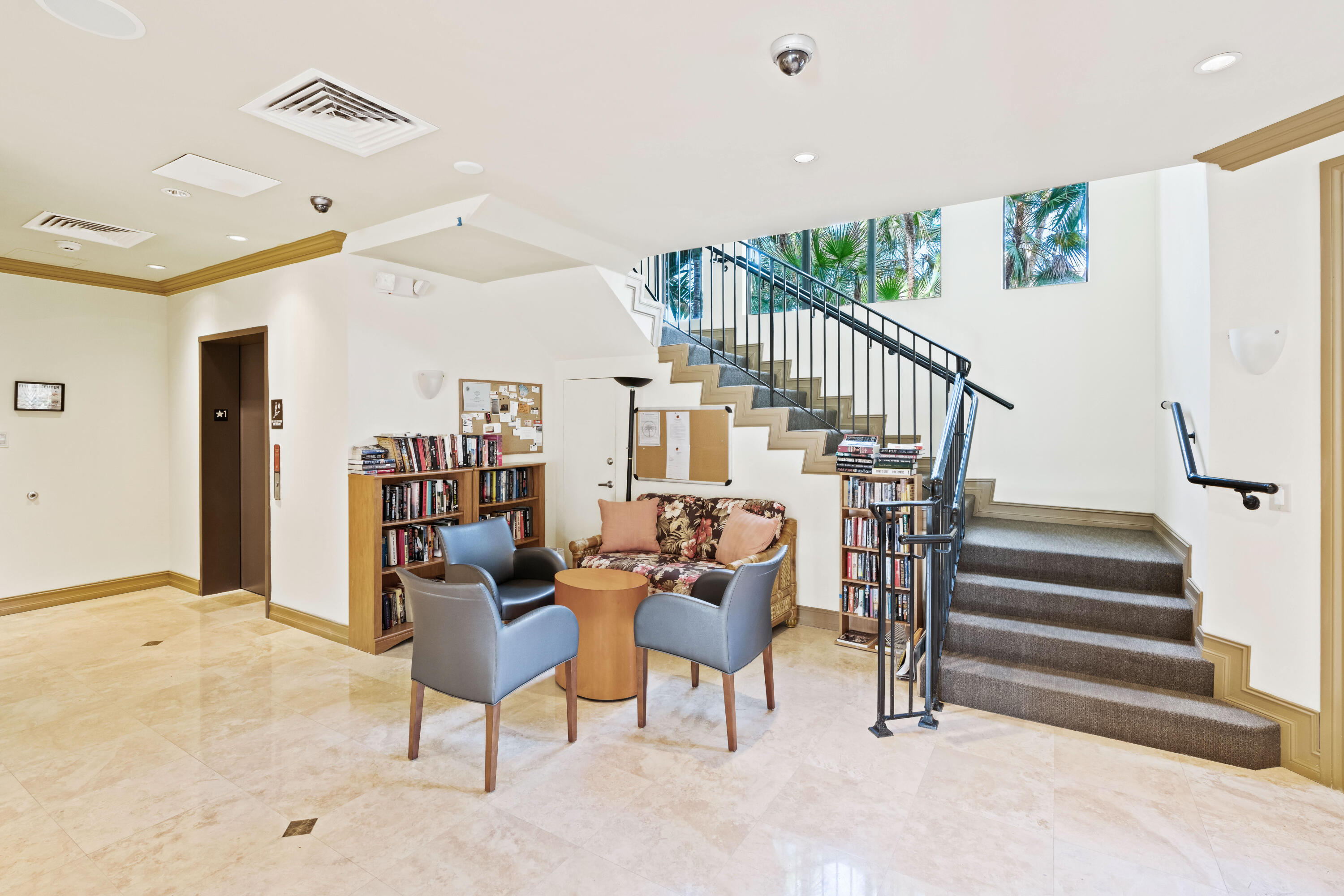 5 Uno Lago Drive