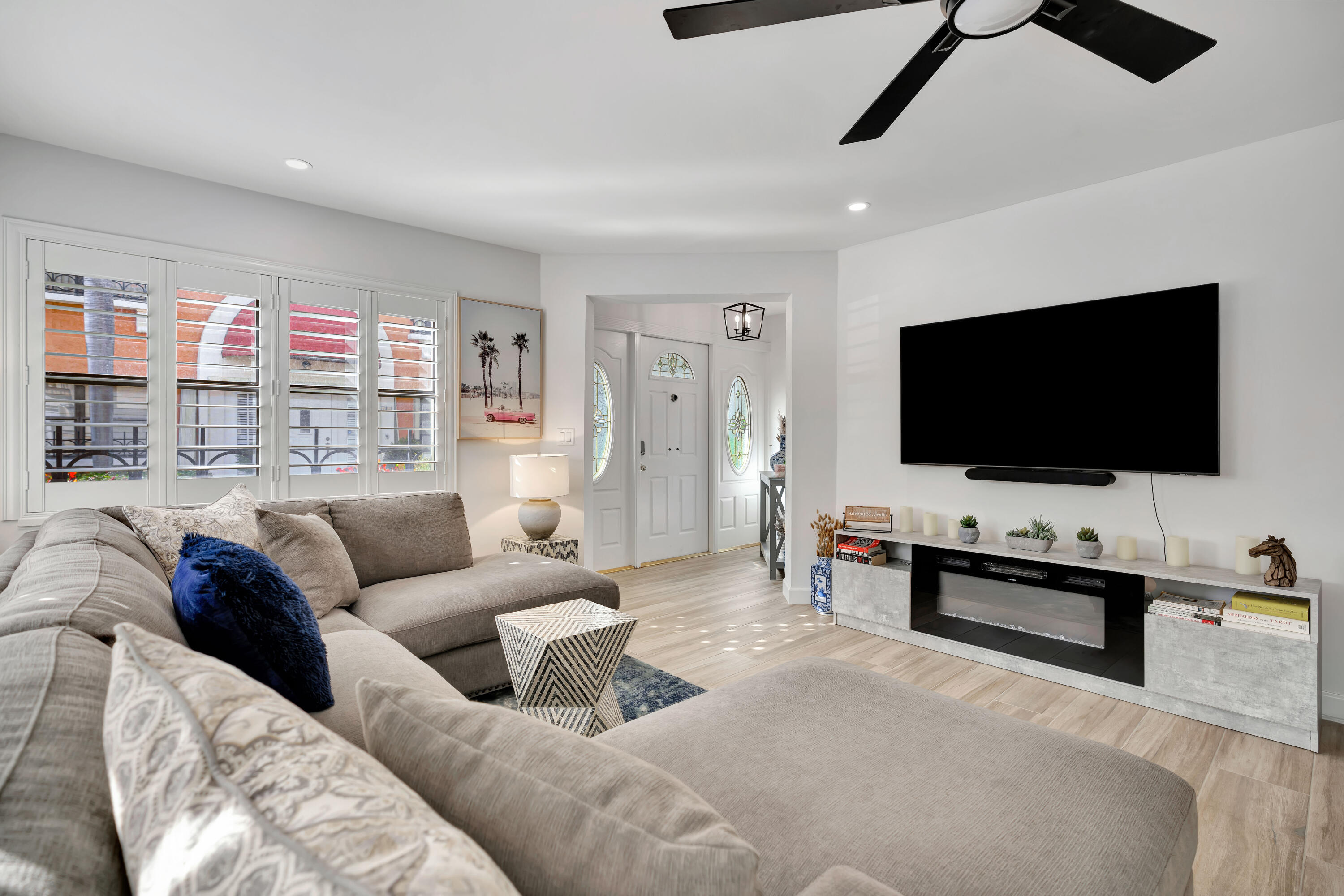 5 Uno Lago Drive