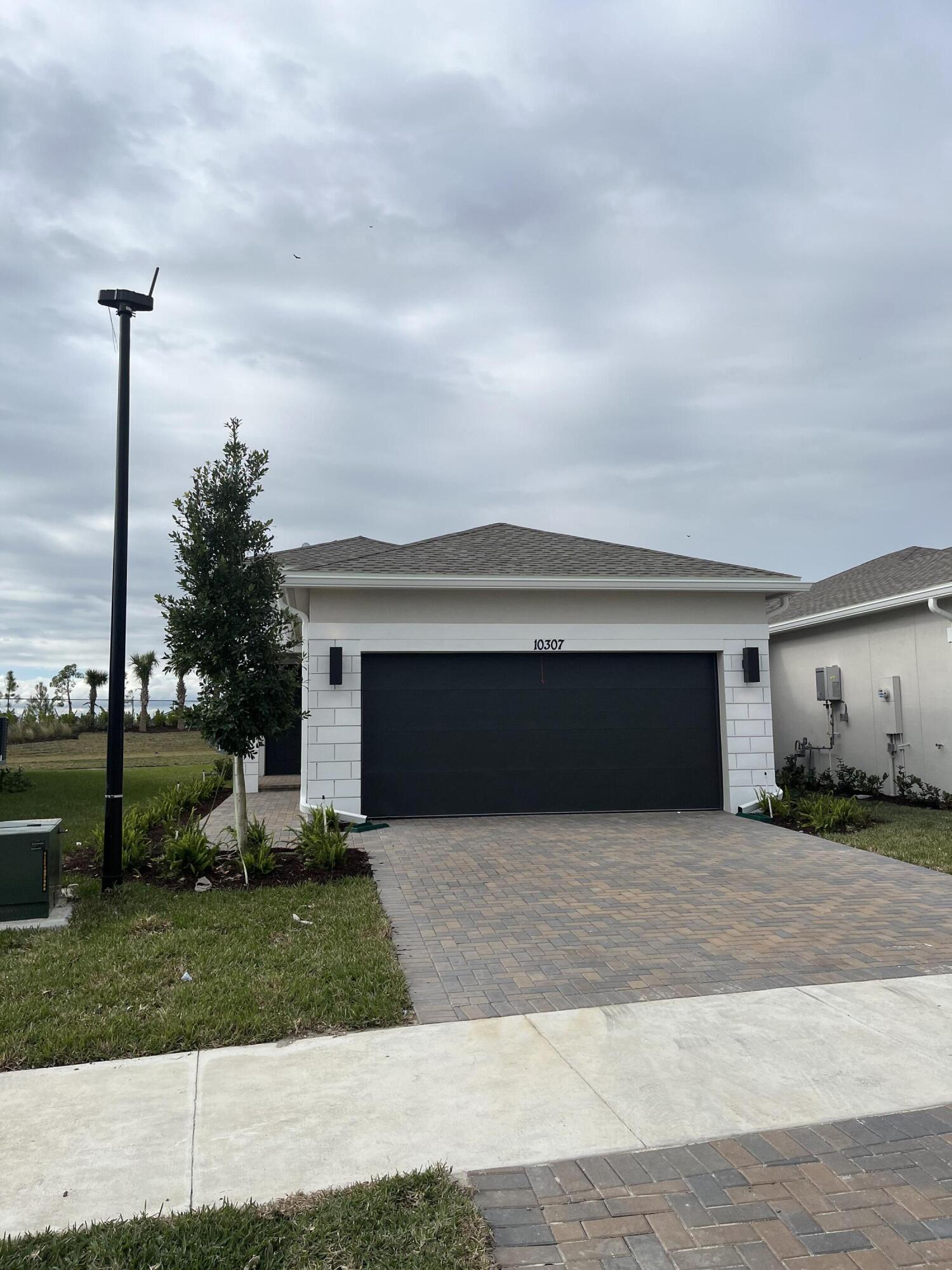 10307 Dreamweaver Road 25