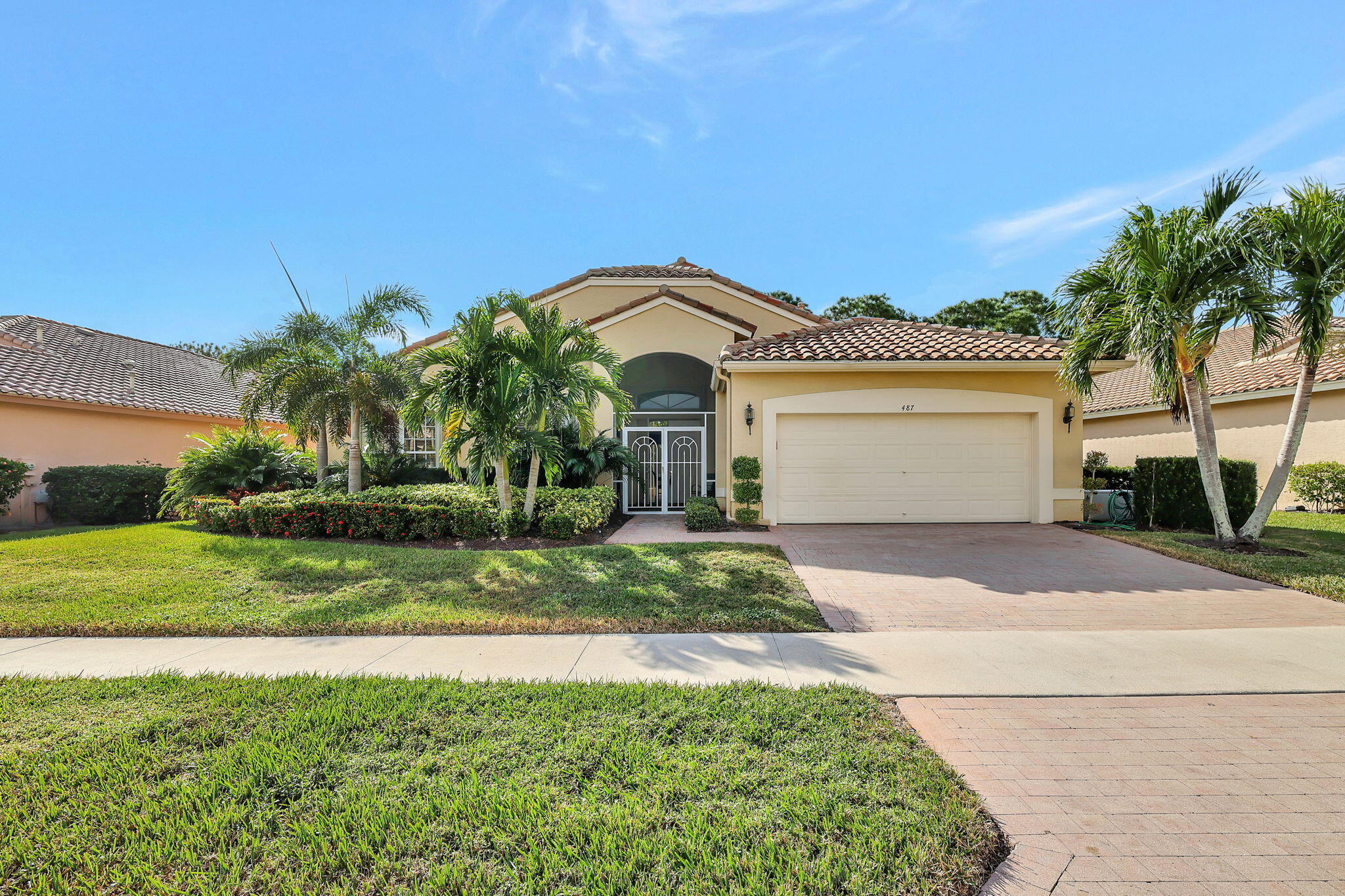 487 NW Blue Lake Drive