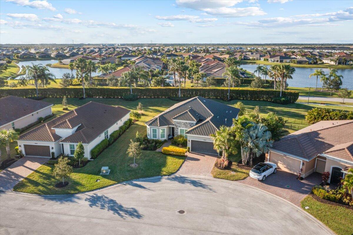 10048 SW Red Oak Court