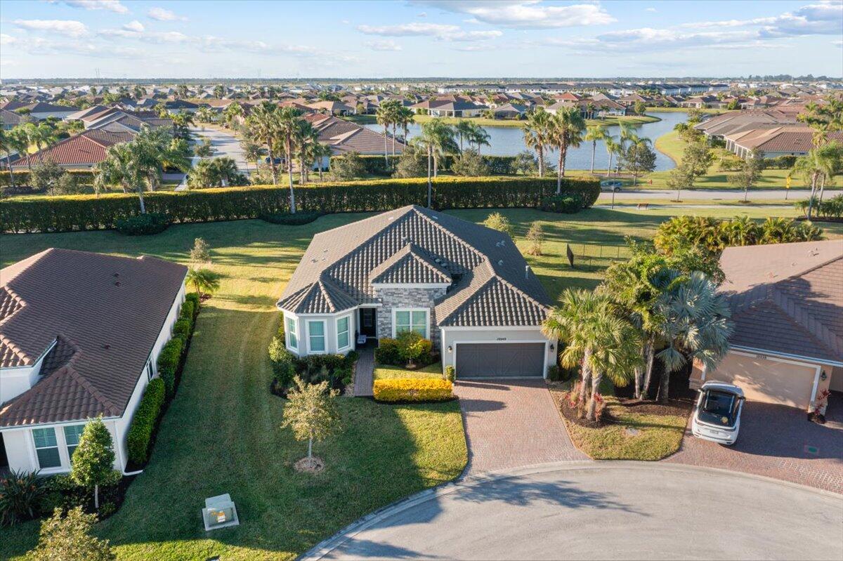 10048 SW Red Oak Court