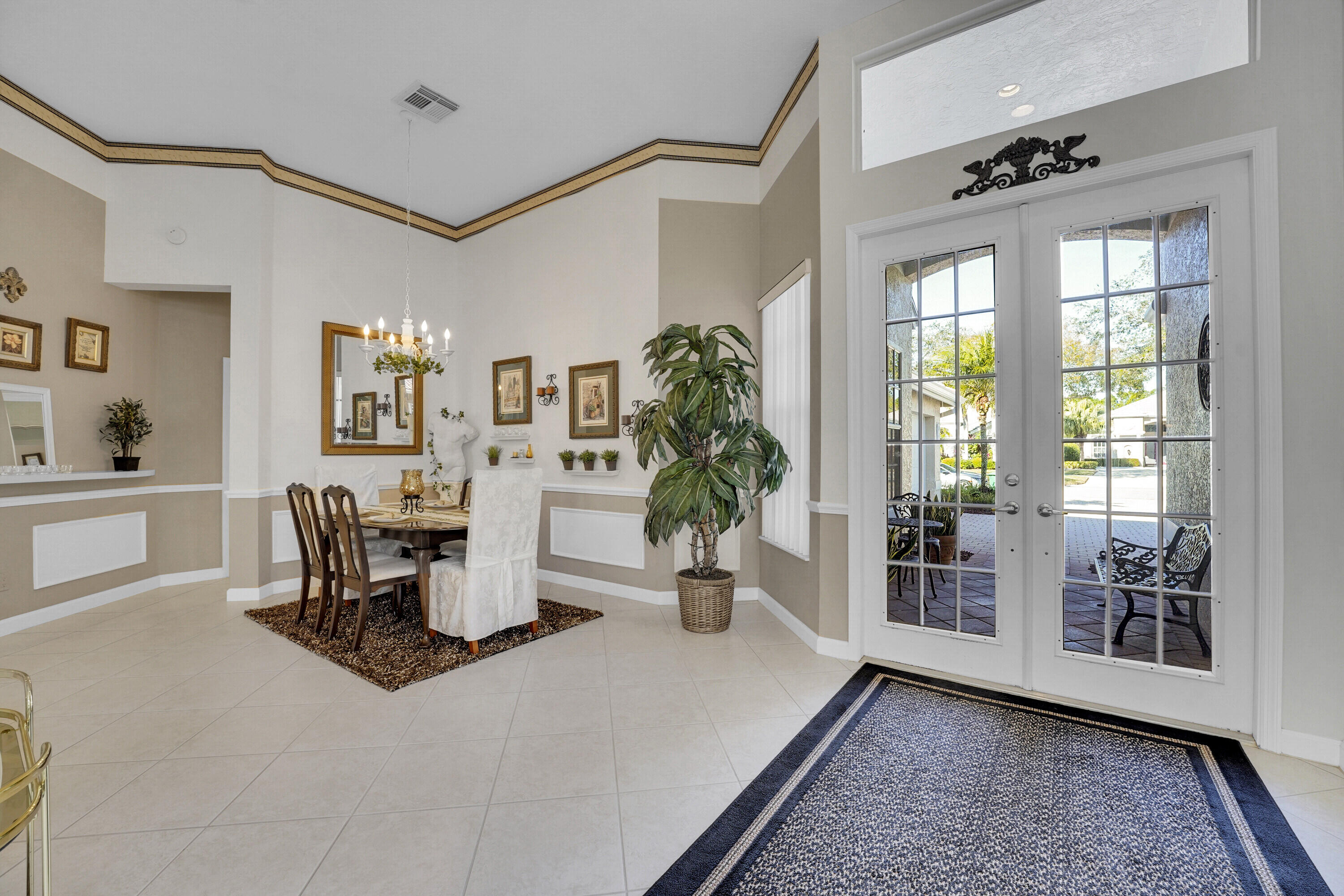 599 SW Lake Charles Circle